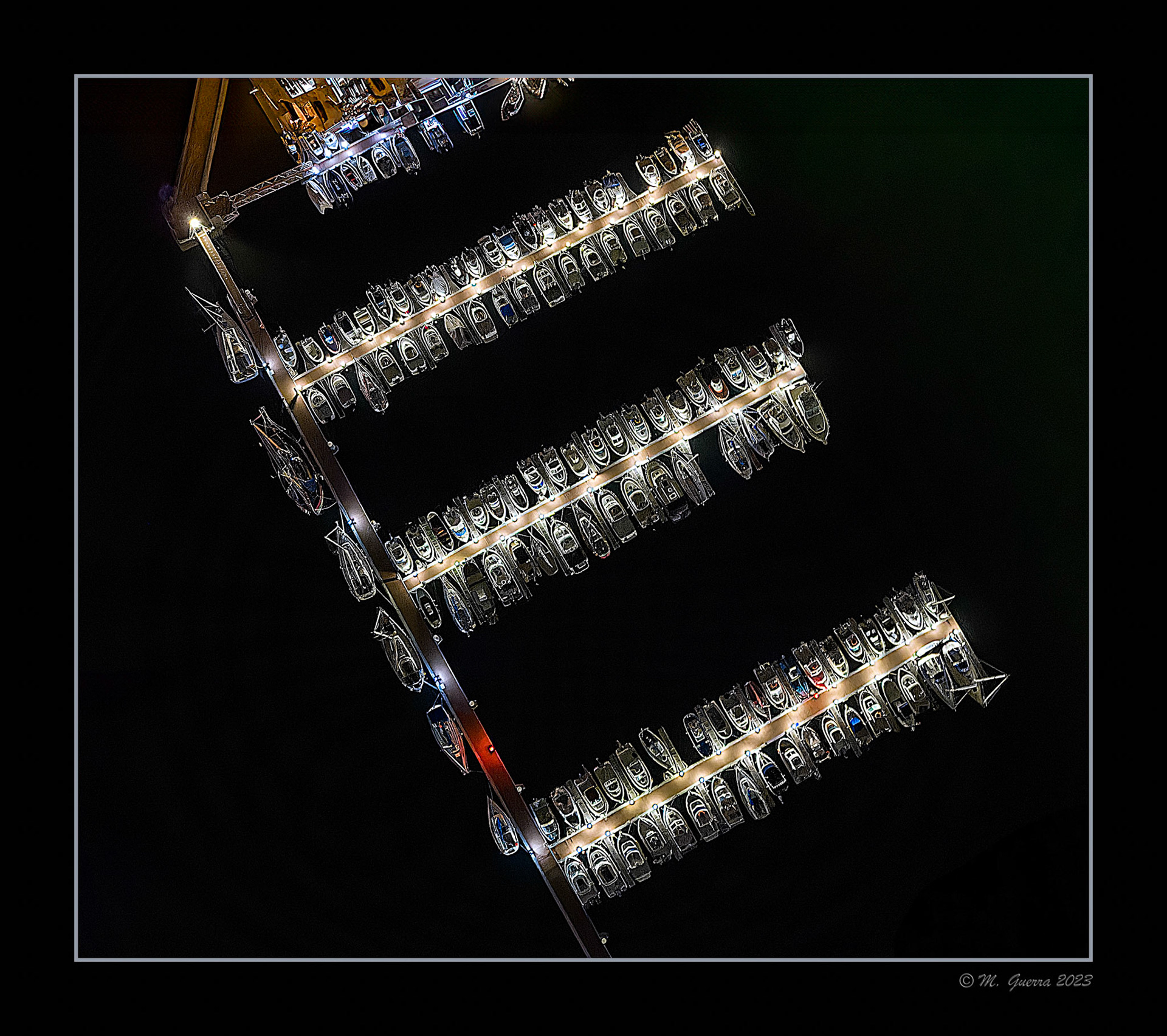 El puerto de Ribadesella desde el dron. 100ASA. PRINTED