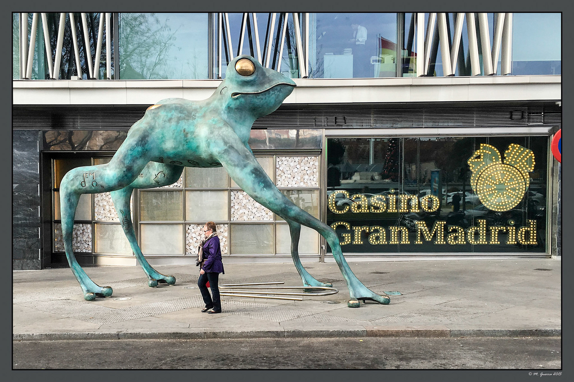 La rana del Casino de Madrid en la Plaza de Colón. Ampliar