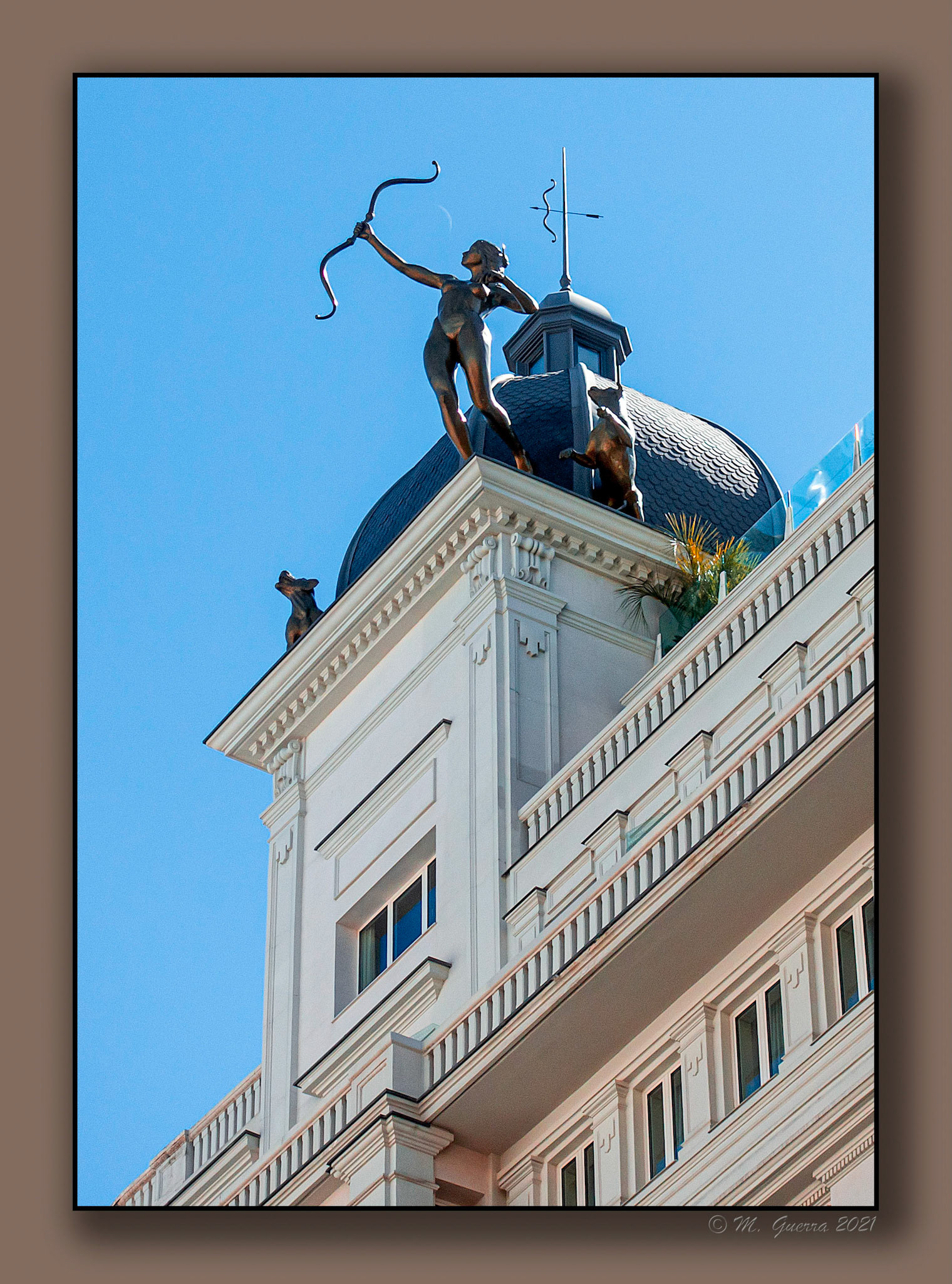 Estatua de arquero en Gran Vía