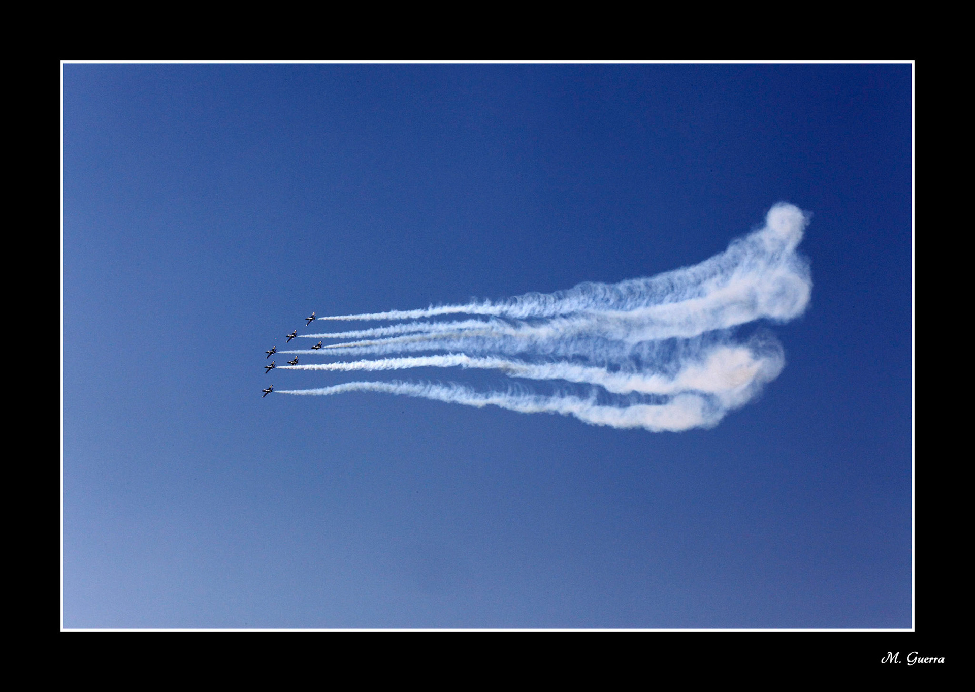 Patrulla acrobática Breitling en Budapest. Ampliar
