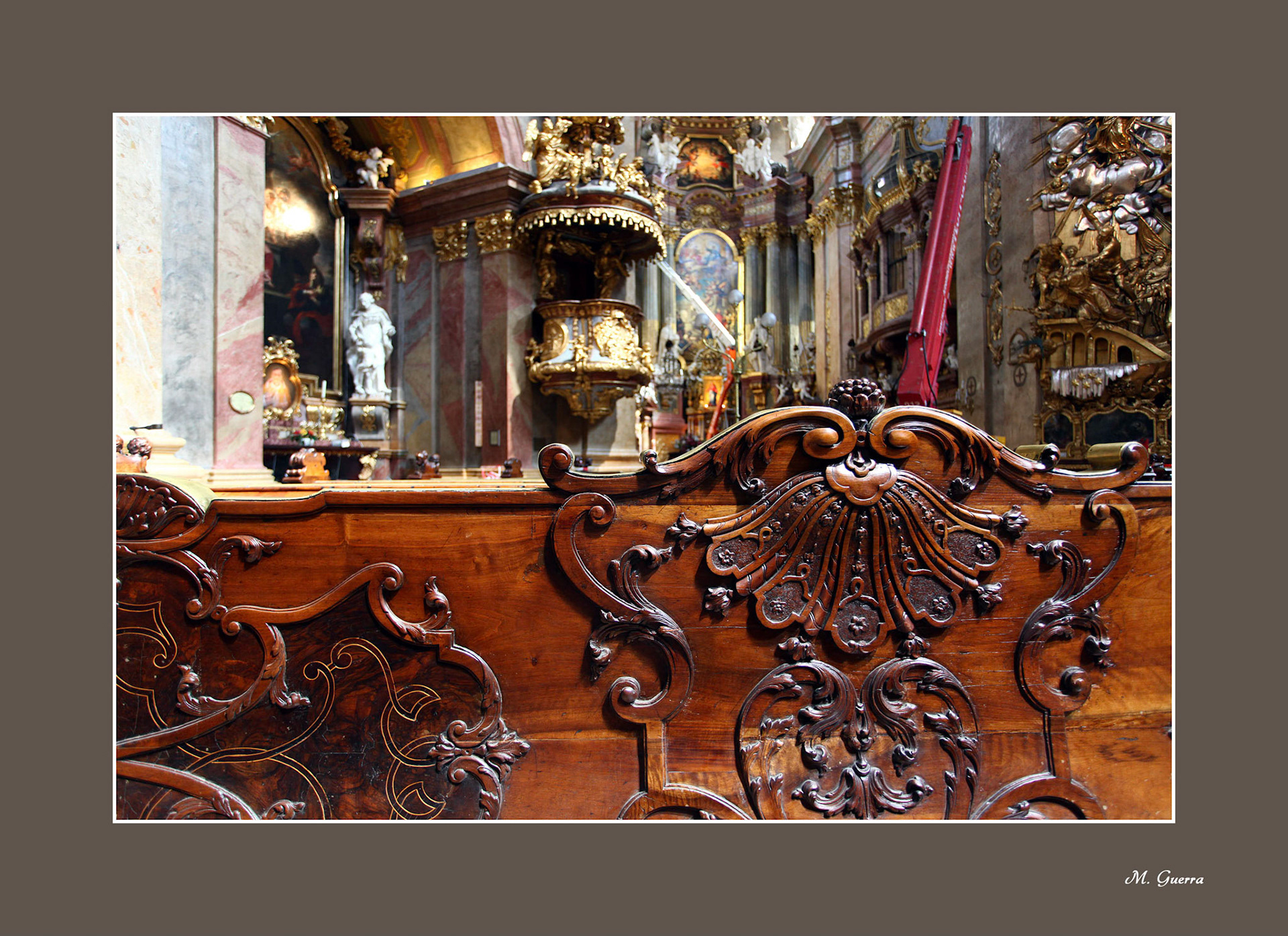 Detalle de banco en una iglesia de Viena. Ampliar