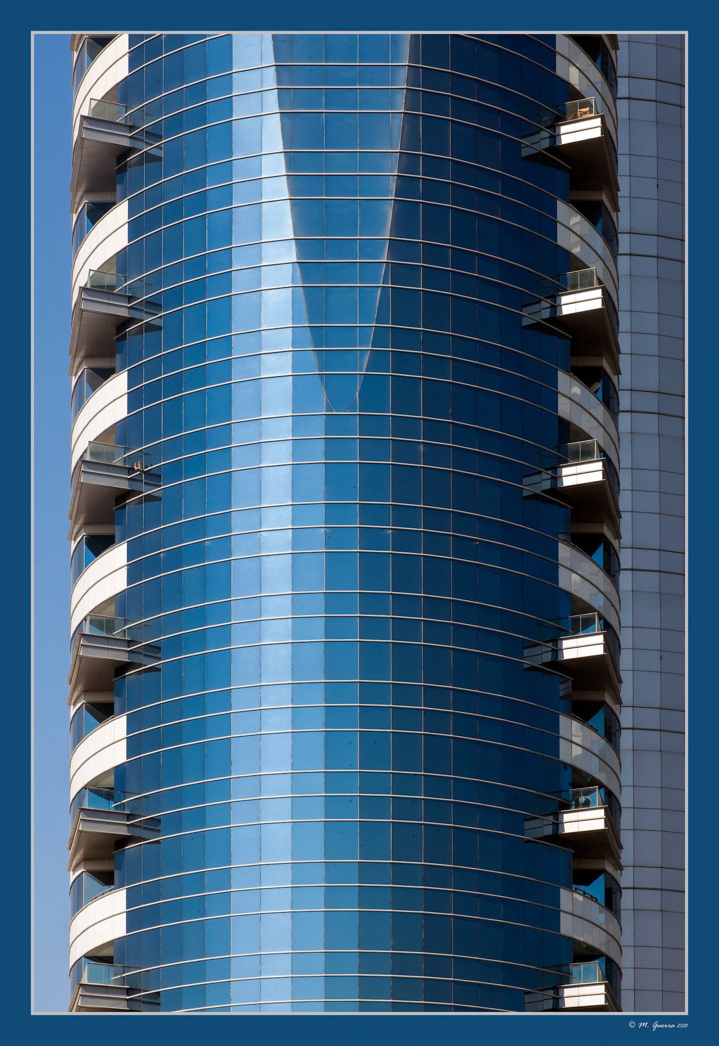 Detalle de un edificio de oficinas en Dubai. Ampliar. 100ASA