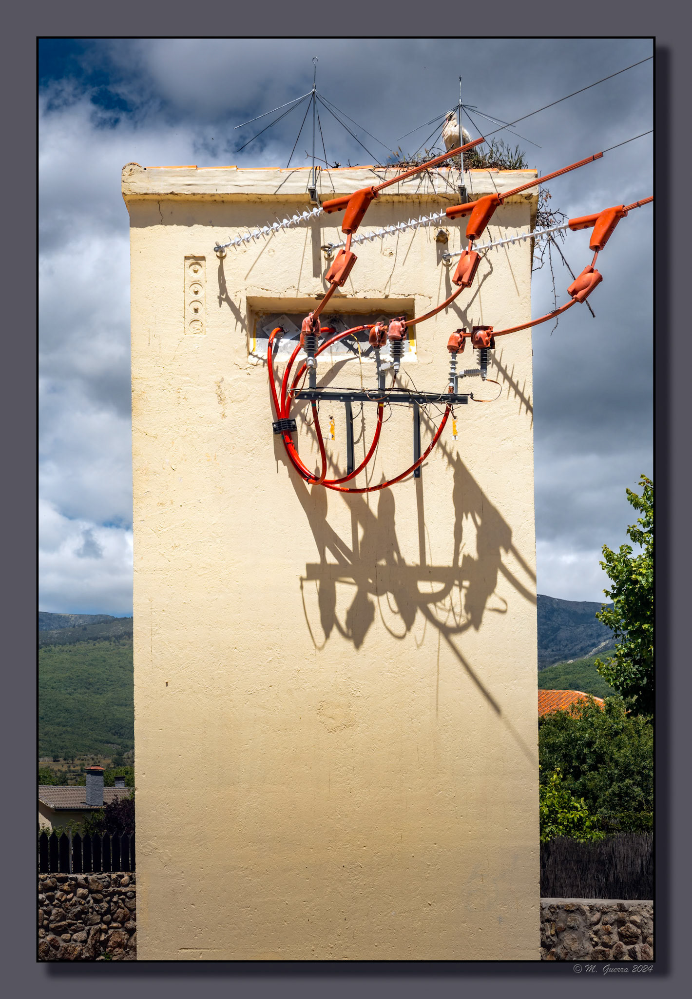 Torreta eléctrica en Pinilla del Valle