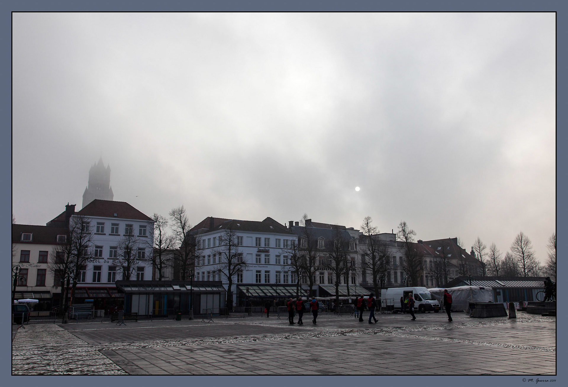La plaza t' Zand en Brujas. Ampliar