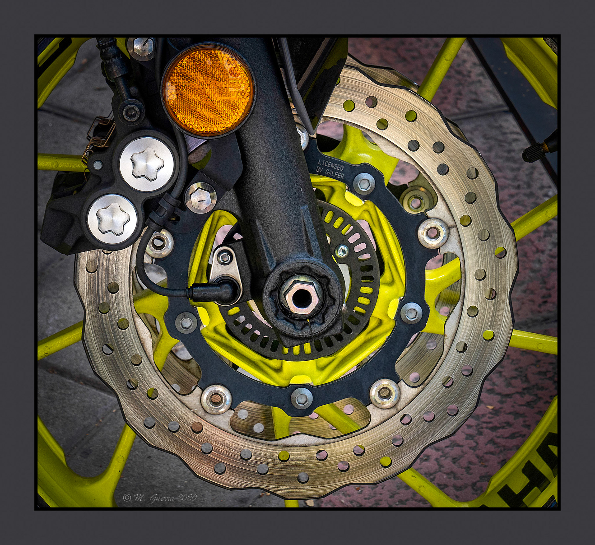 Rueda de moto. Ampliar