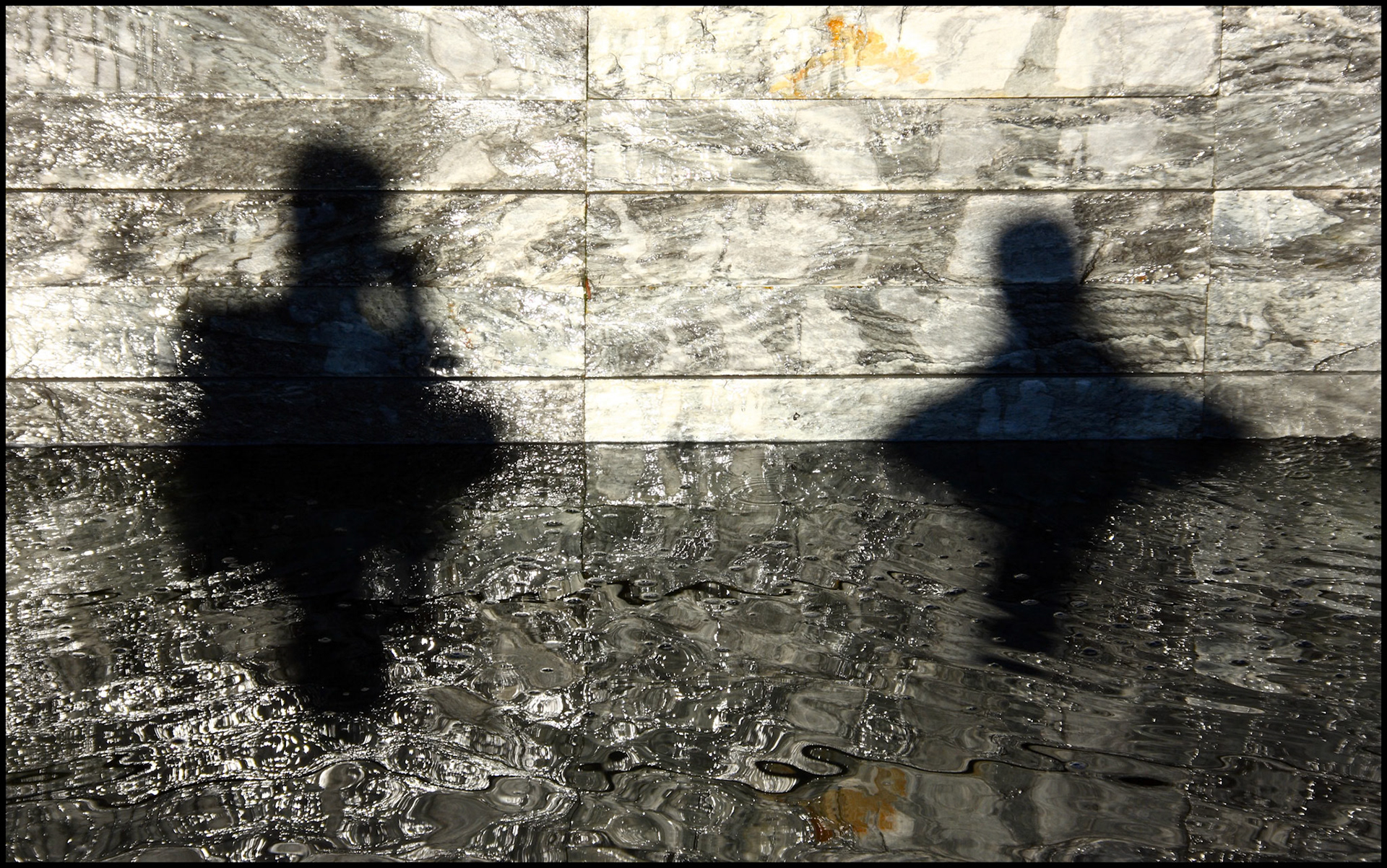 Las sombras de yo y de Fernando Conde en Las Tablas. Ampliar