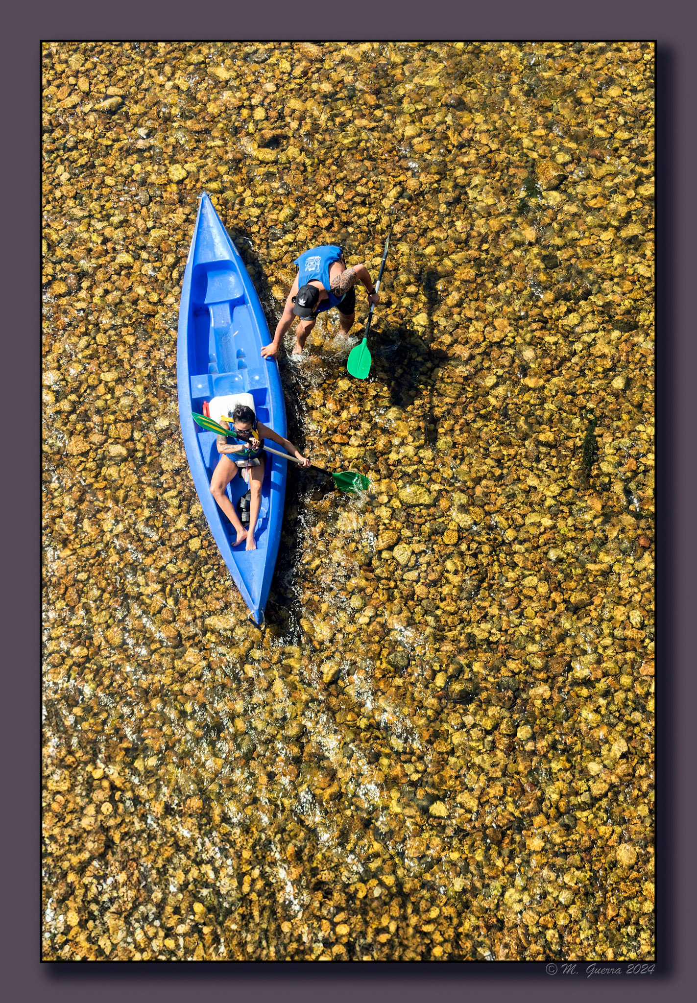Piragüistas en el río Sella en Arriondas