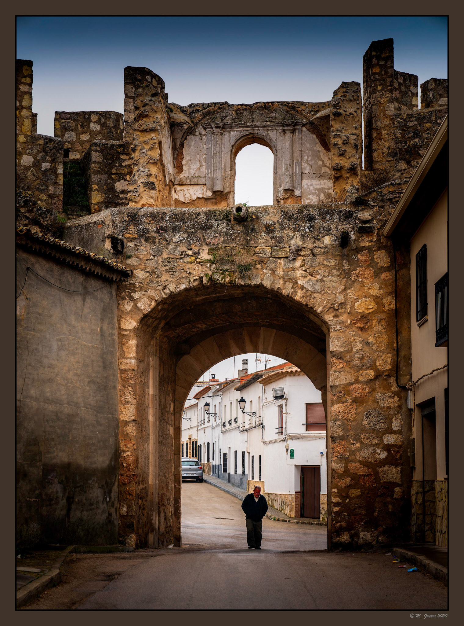 Arco con torres en la muralla de Belmonte. Ampliar