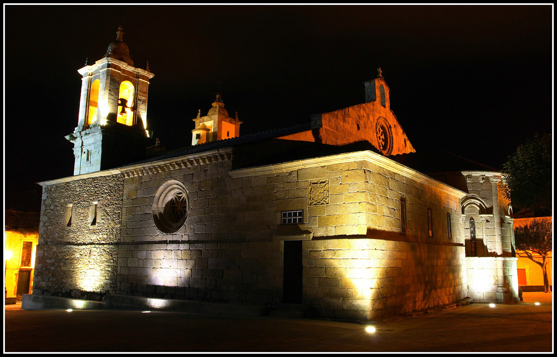 Iglesia en Viveiro. Ampliar