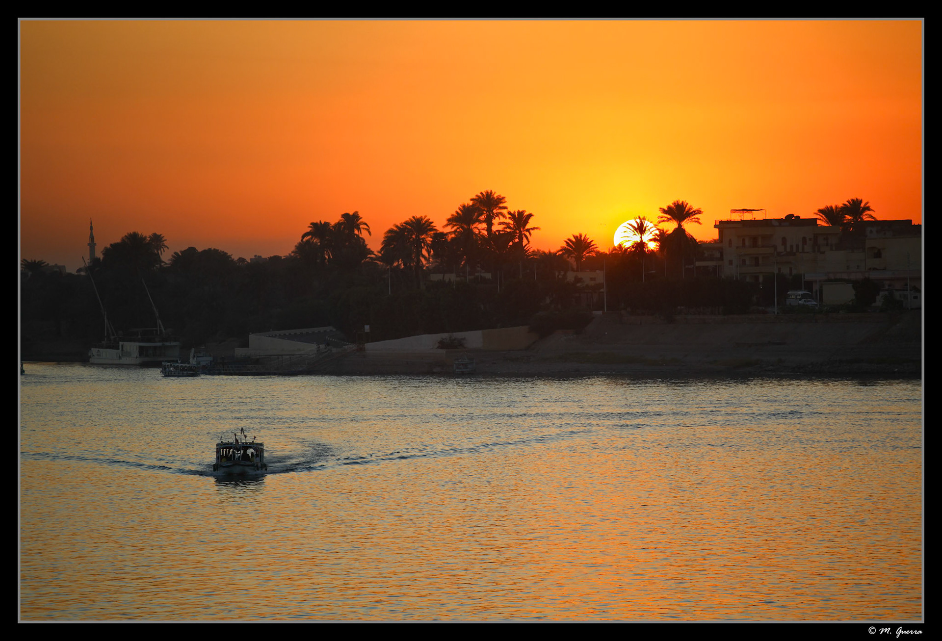 Atardecer en el río Nilo en Luxor. Ampliar
