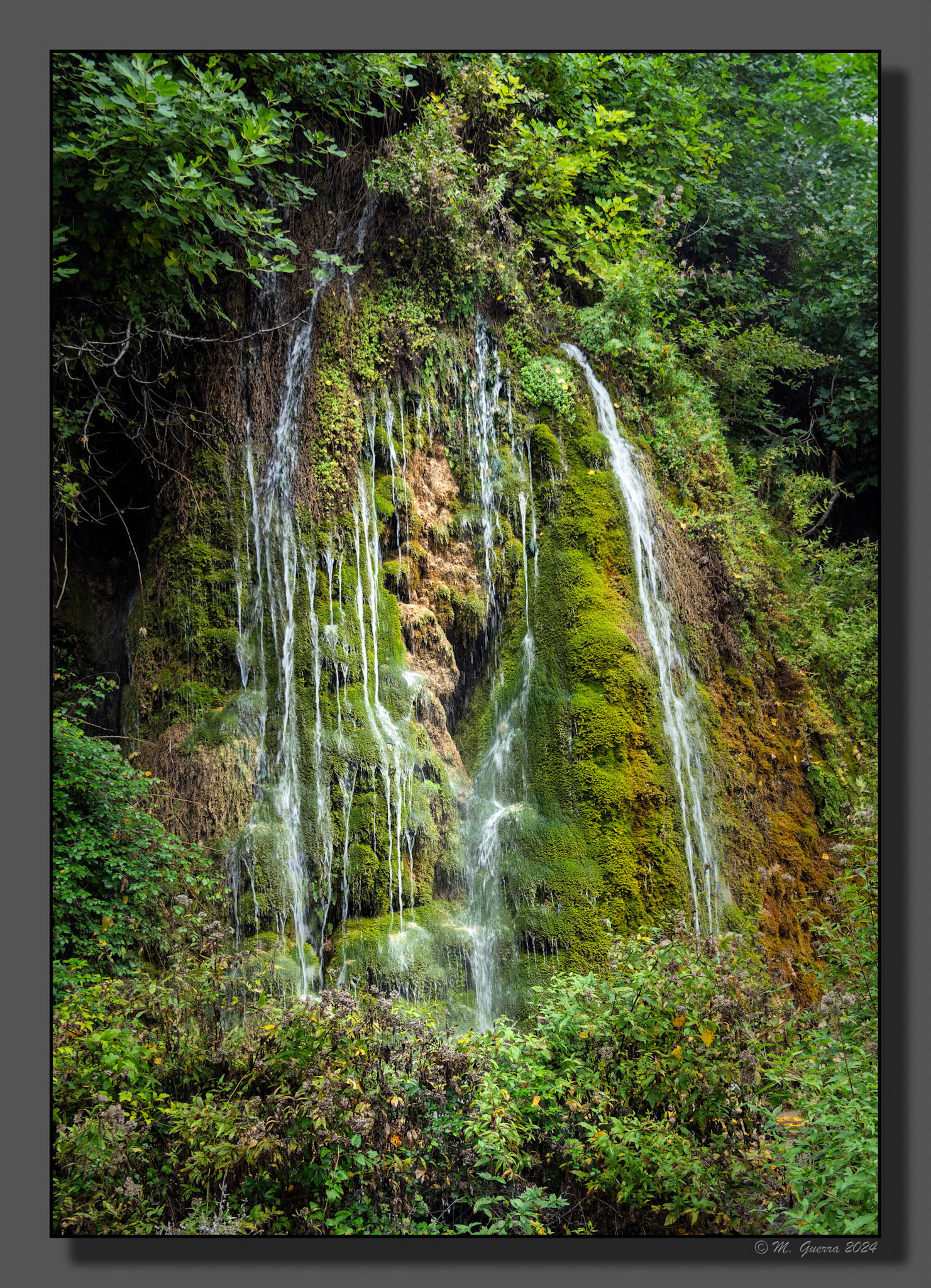Cascada de agua en Civica