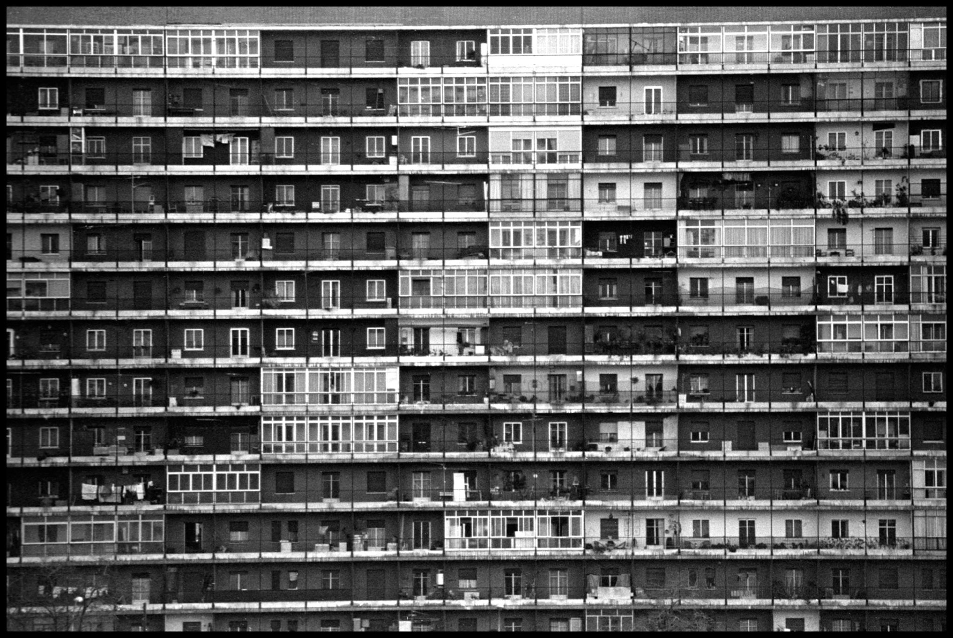 Casas al lado de la M-30 de Madrid. Ampliar. 100ASA