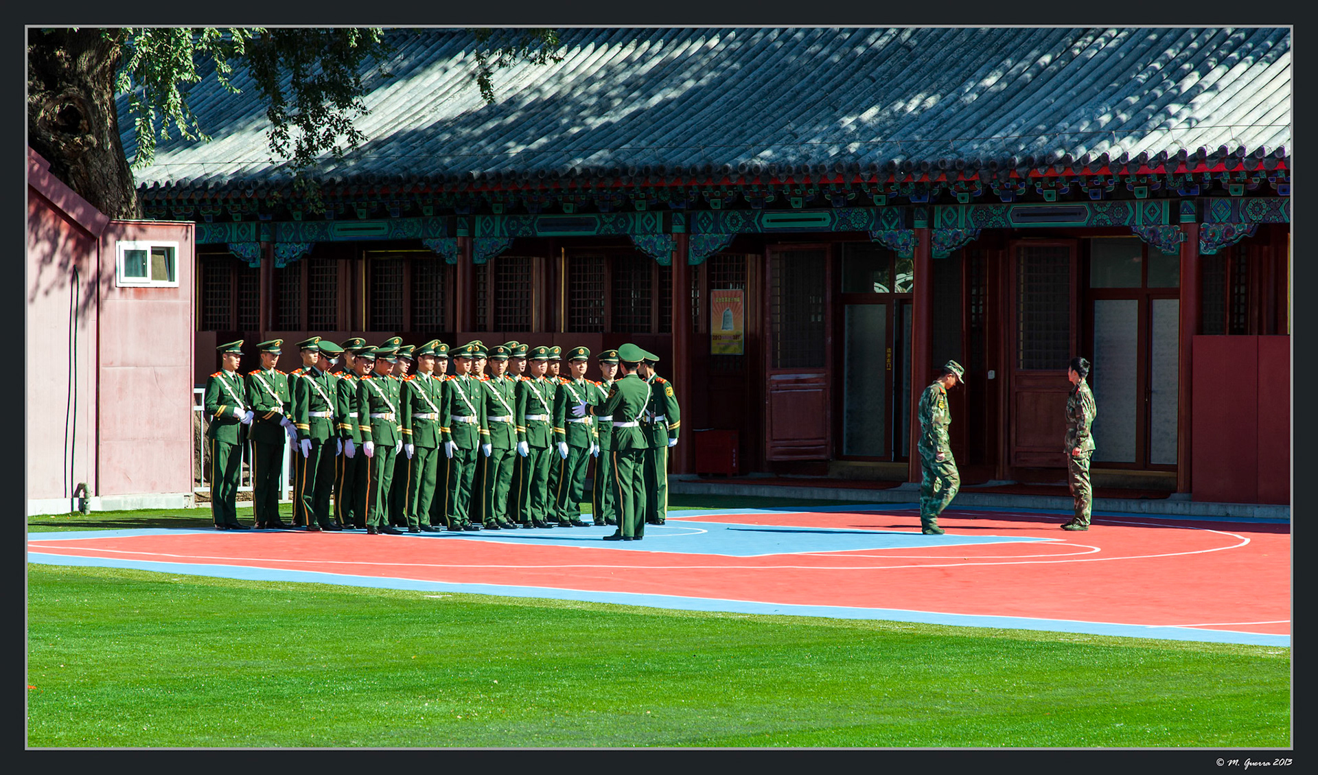 Un batallón de soldados o policías formados en la Ciudad Prohibida de Beijing. Ampliar