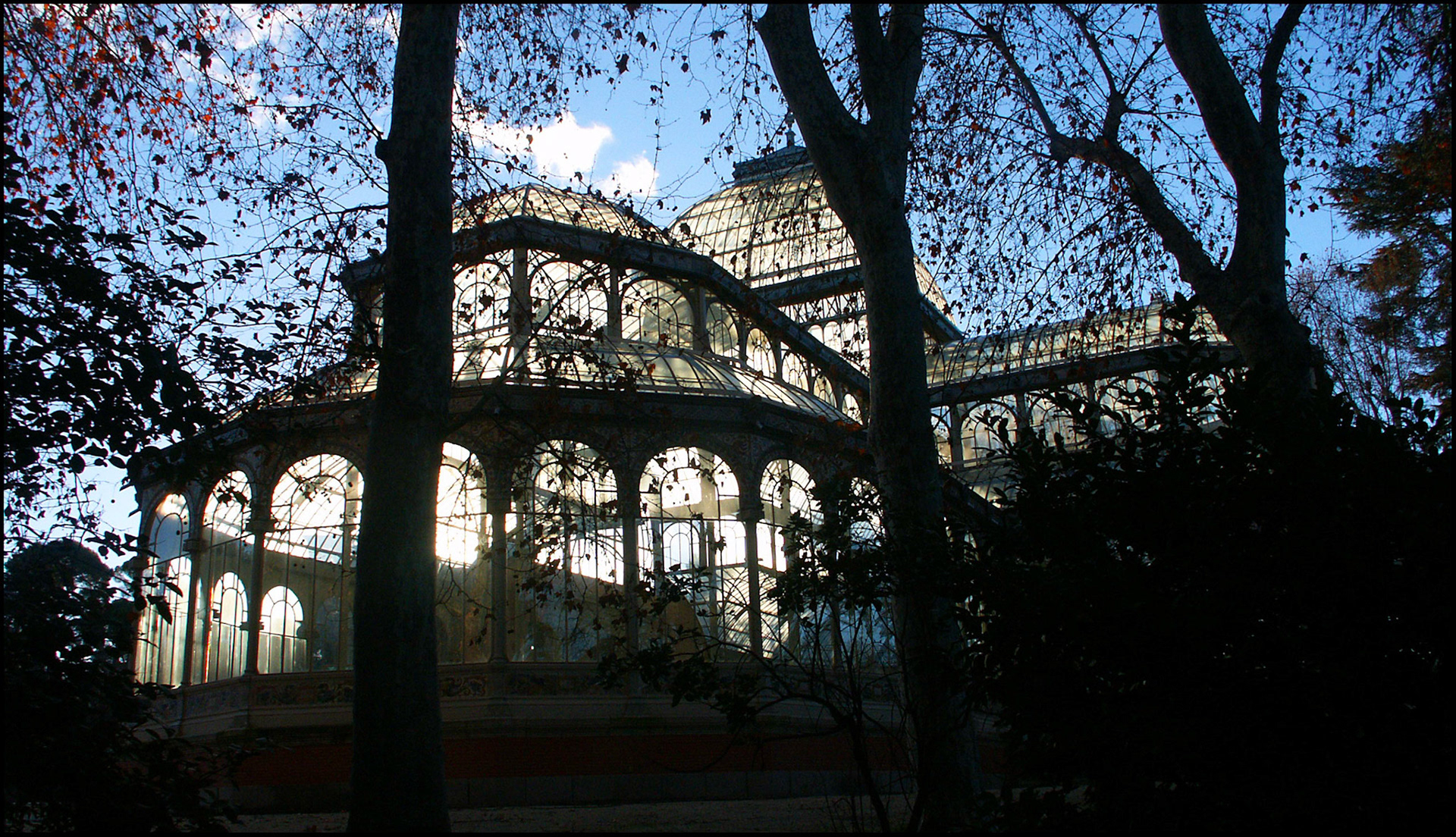 El Palacio de Cristal en el parque de el Retiro de Madrid. Ampliar