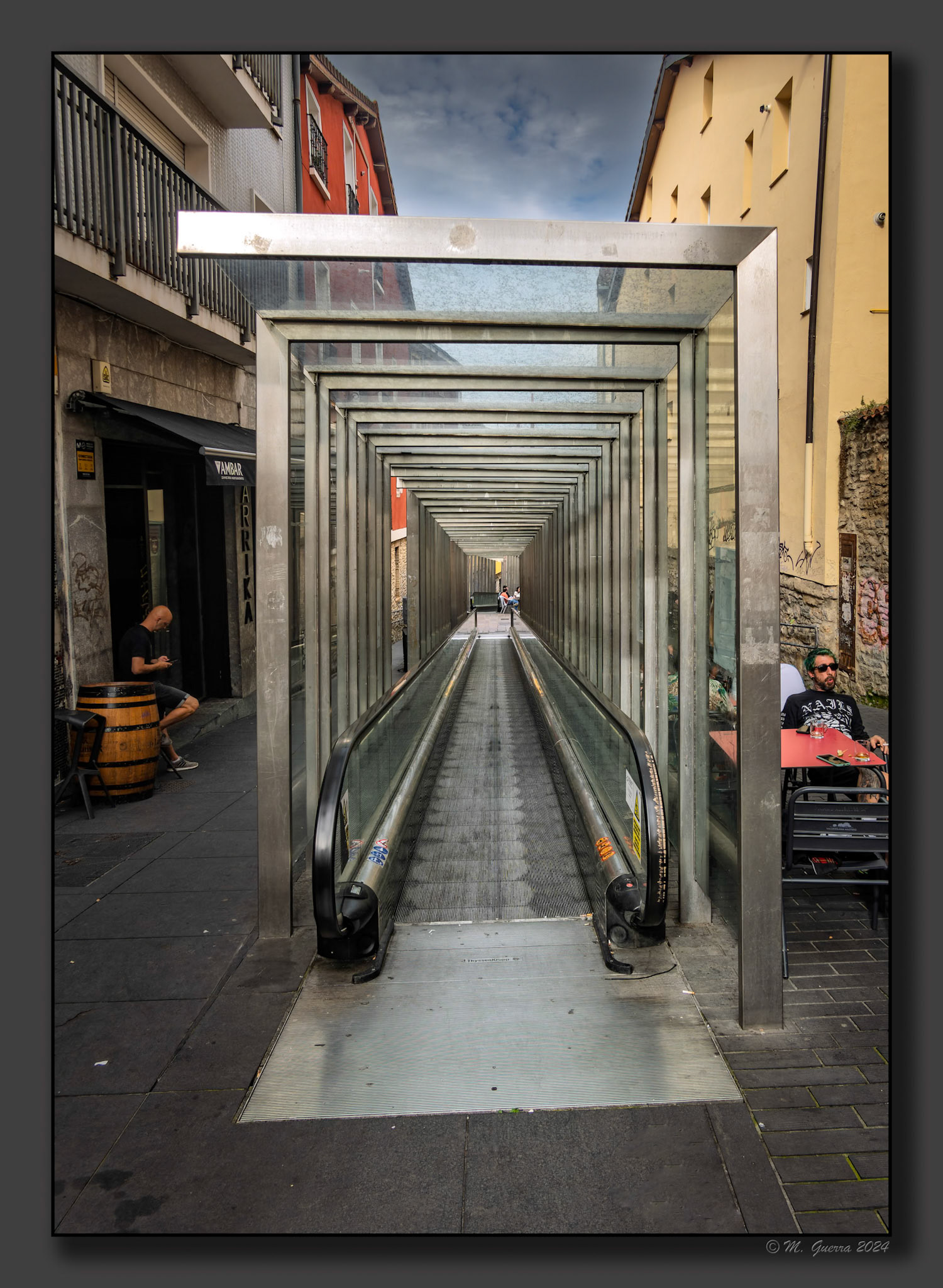 Escalera mecánica para superar una cuesta en Vitoria