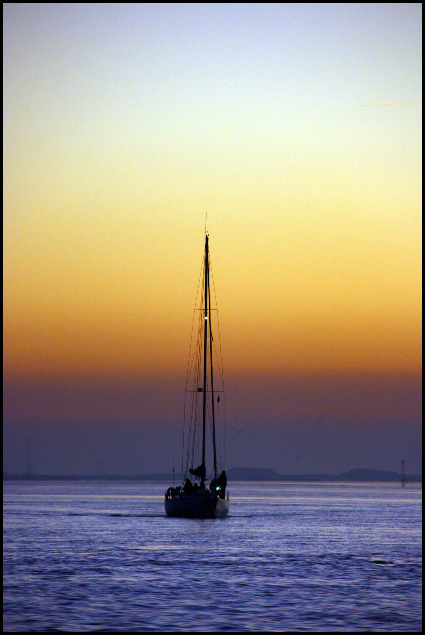Velero en la laguna de Venecia. Ampliar. 100ASA
