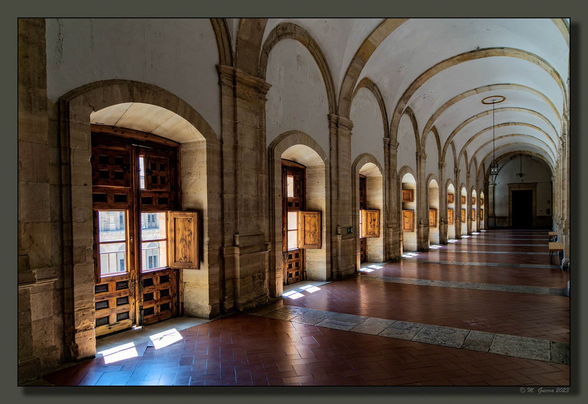 Pasillo del claustro del monasterio de Uclés