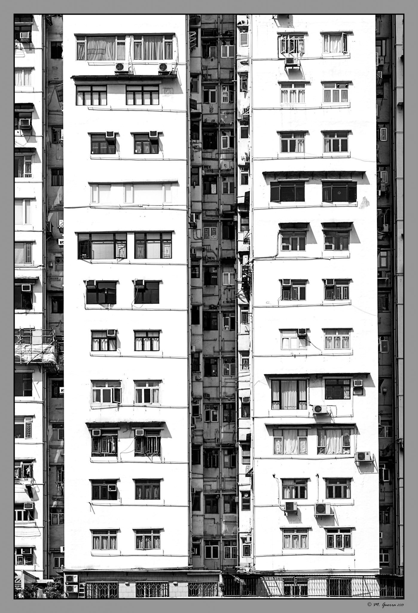 Edificio de apartamentos en Hong Kong. Ampliar. 100ASA