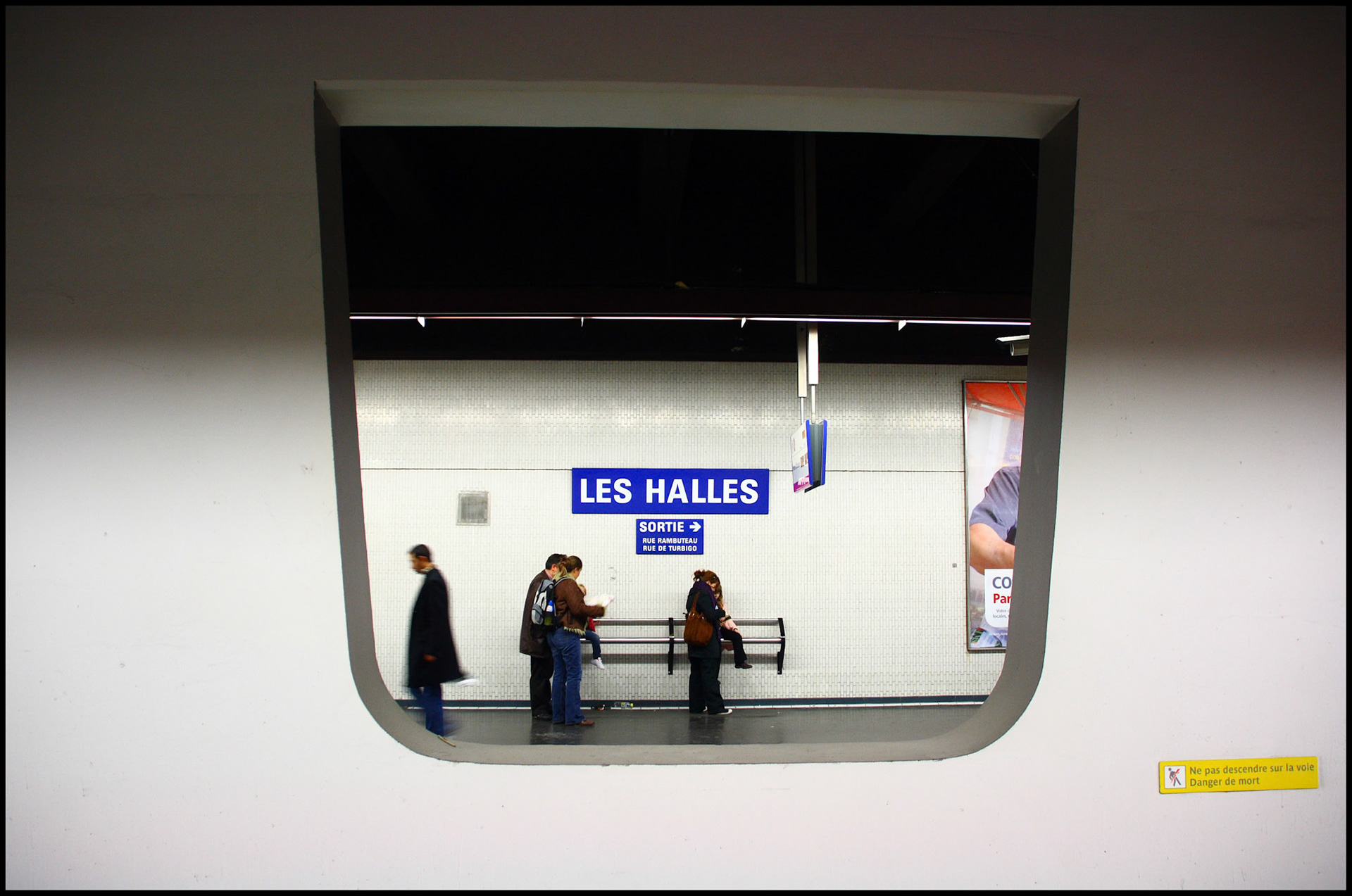 Estación de metro de Les Halles en París. Ampliar. 100ASA