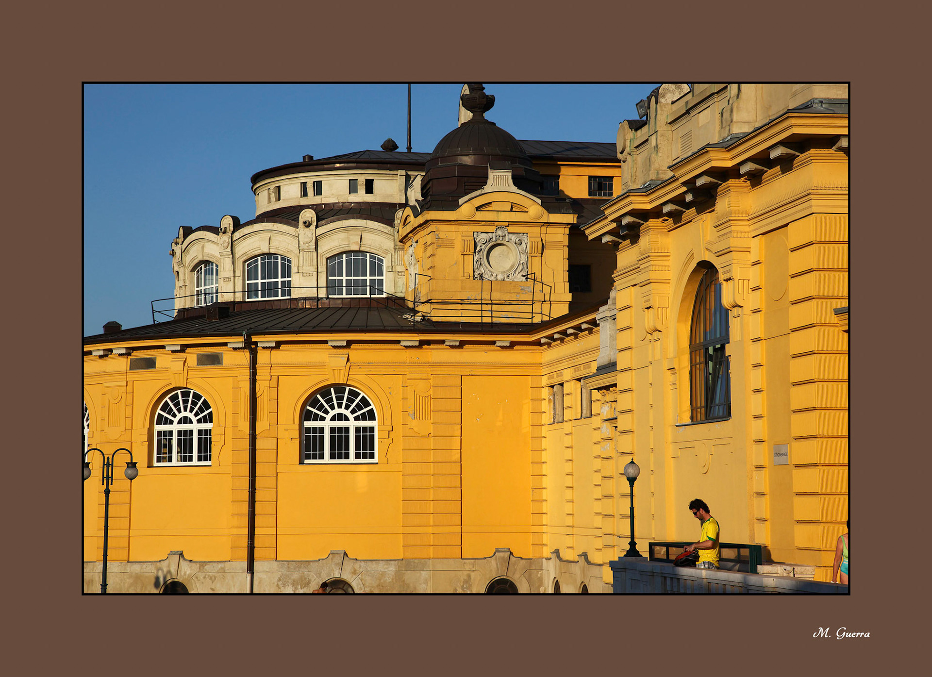 Balneario Széchenyi en el parque municipal de Budapest. Ampliar