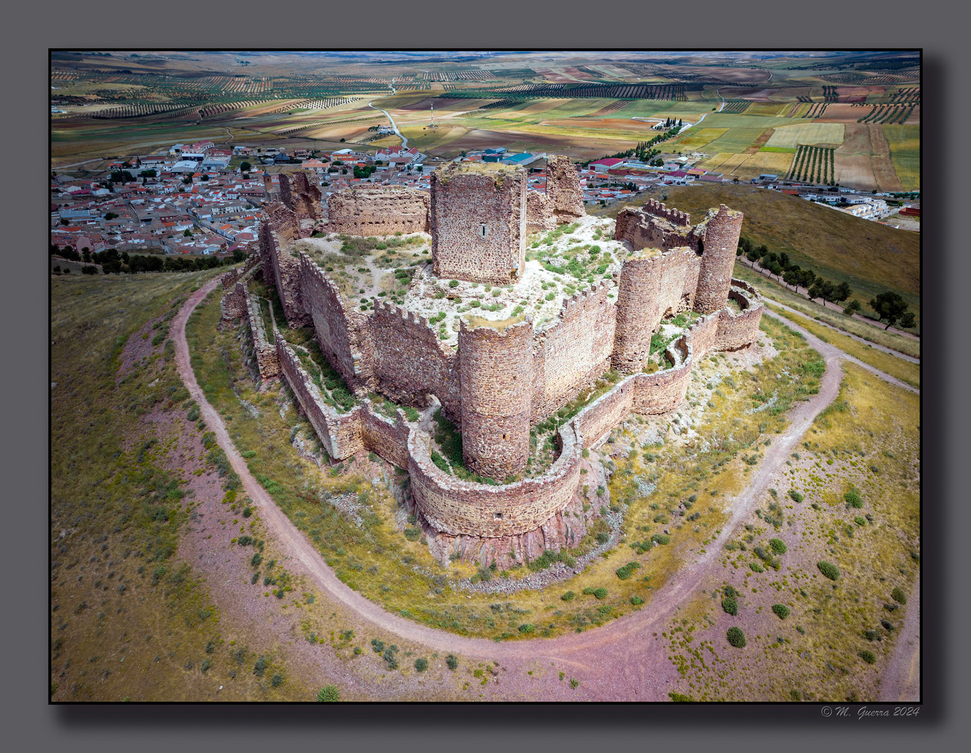 El castillo de Almonacid de Toledo desde el dron