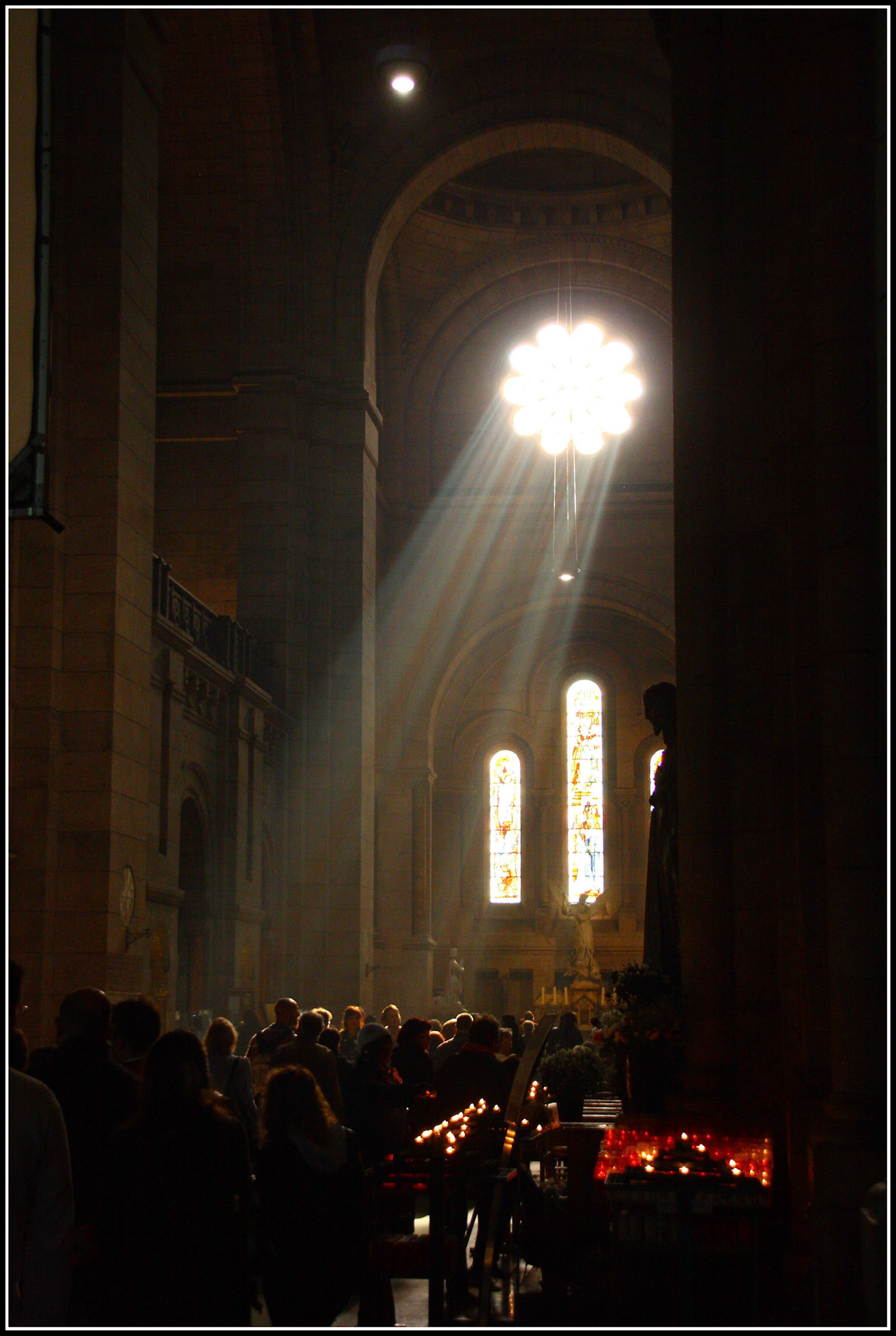 Luz en la Basílica del Sacre Coeur en París. Ampliar. 100ASA