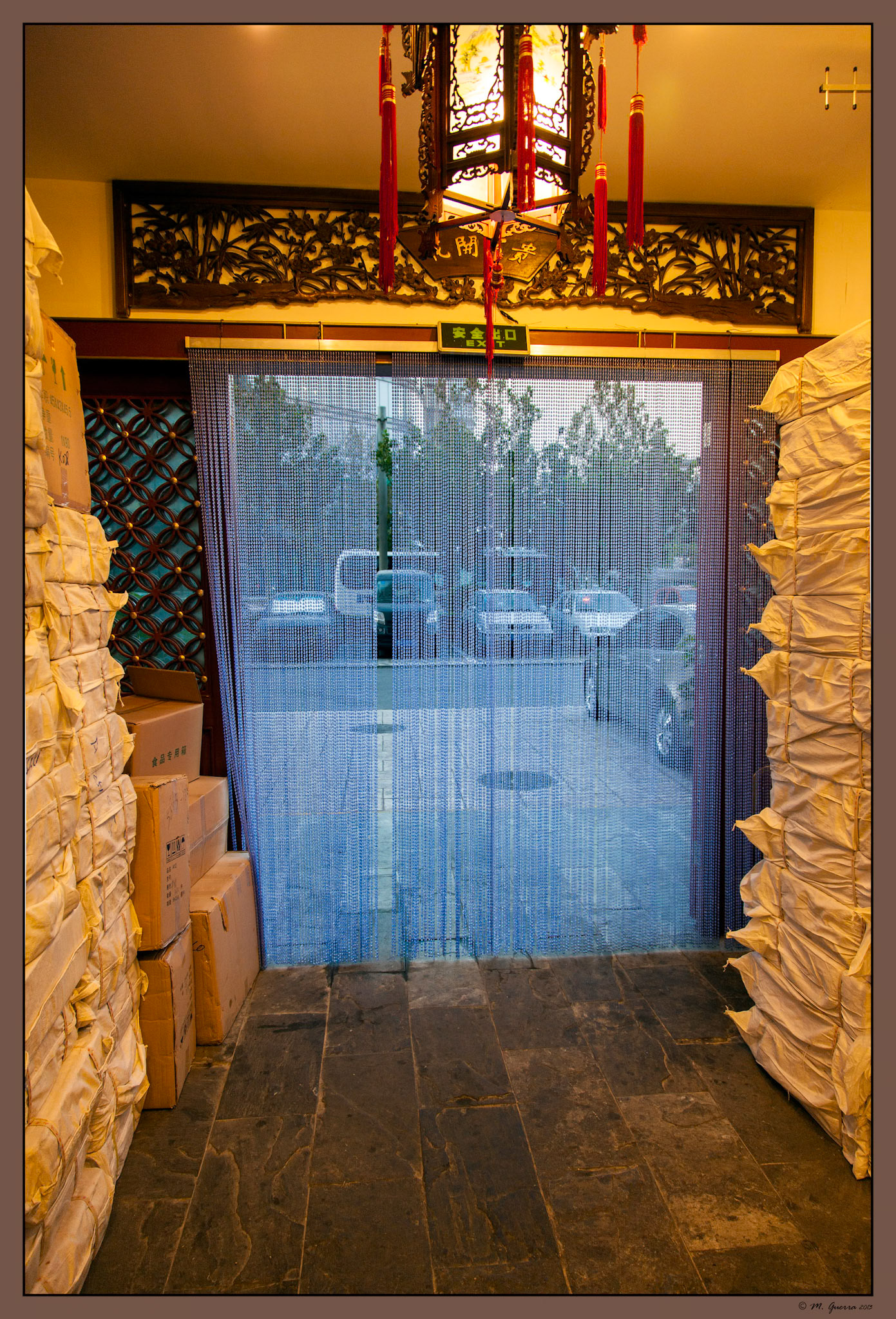 Puerta de entrada al hotel internacional de Hangzhou en la Ceremonia del té en el Hangzhou International Hotel de Beijing. Ampliar