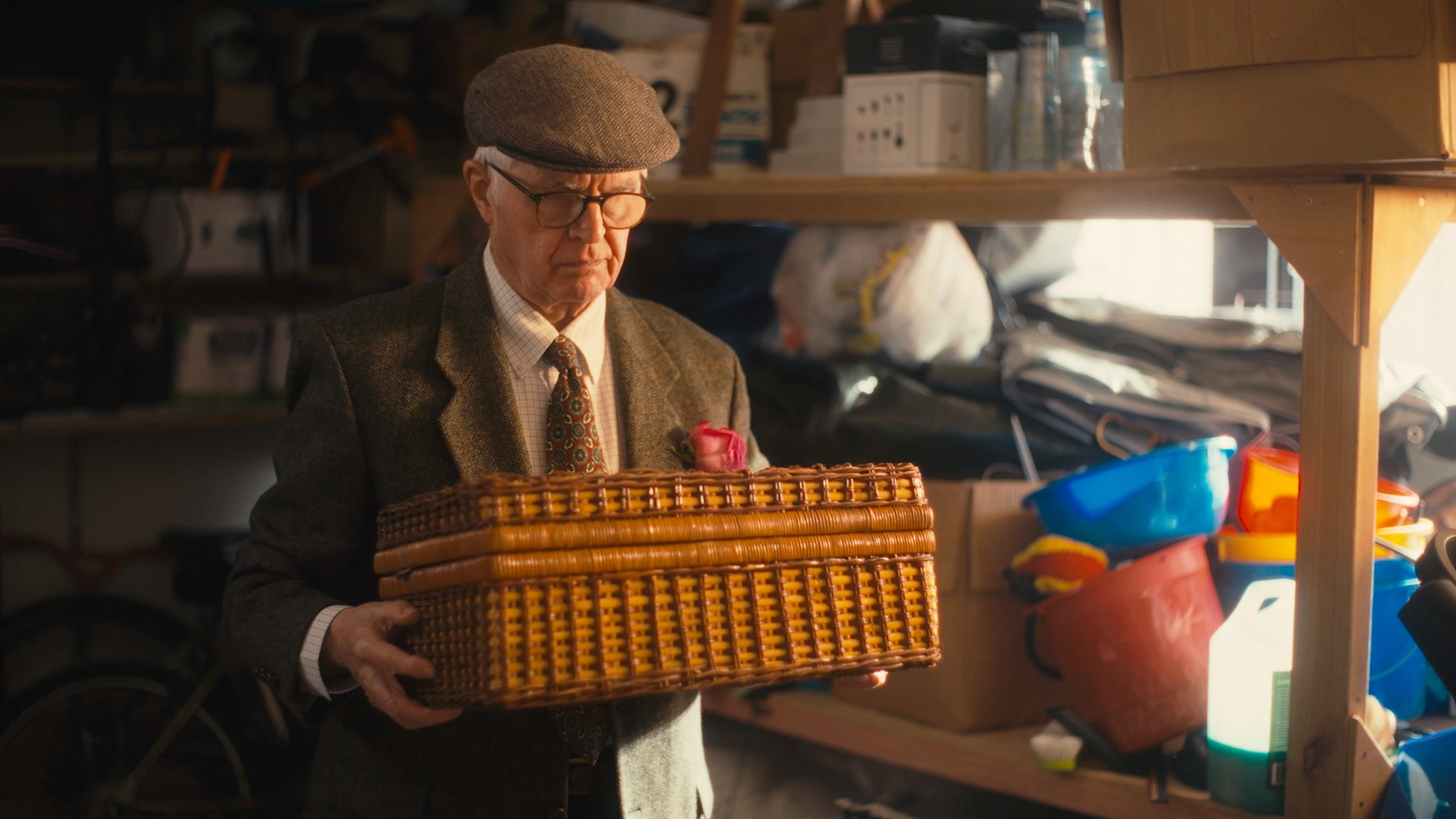 DOP, EDITOR, COLOURIST (SPACES BETWEEN MUSIC VIDEO)