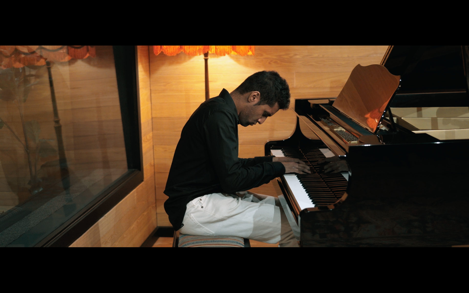 Julia Dory music video