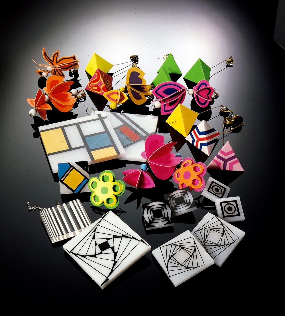 Paper jewellery