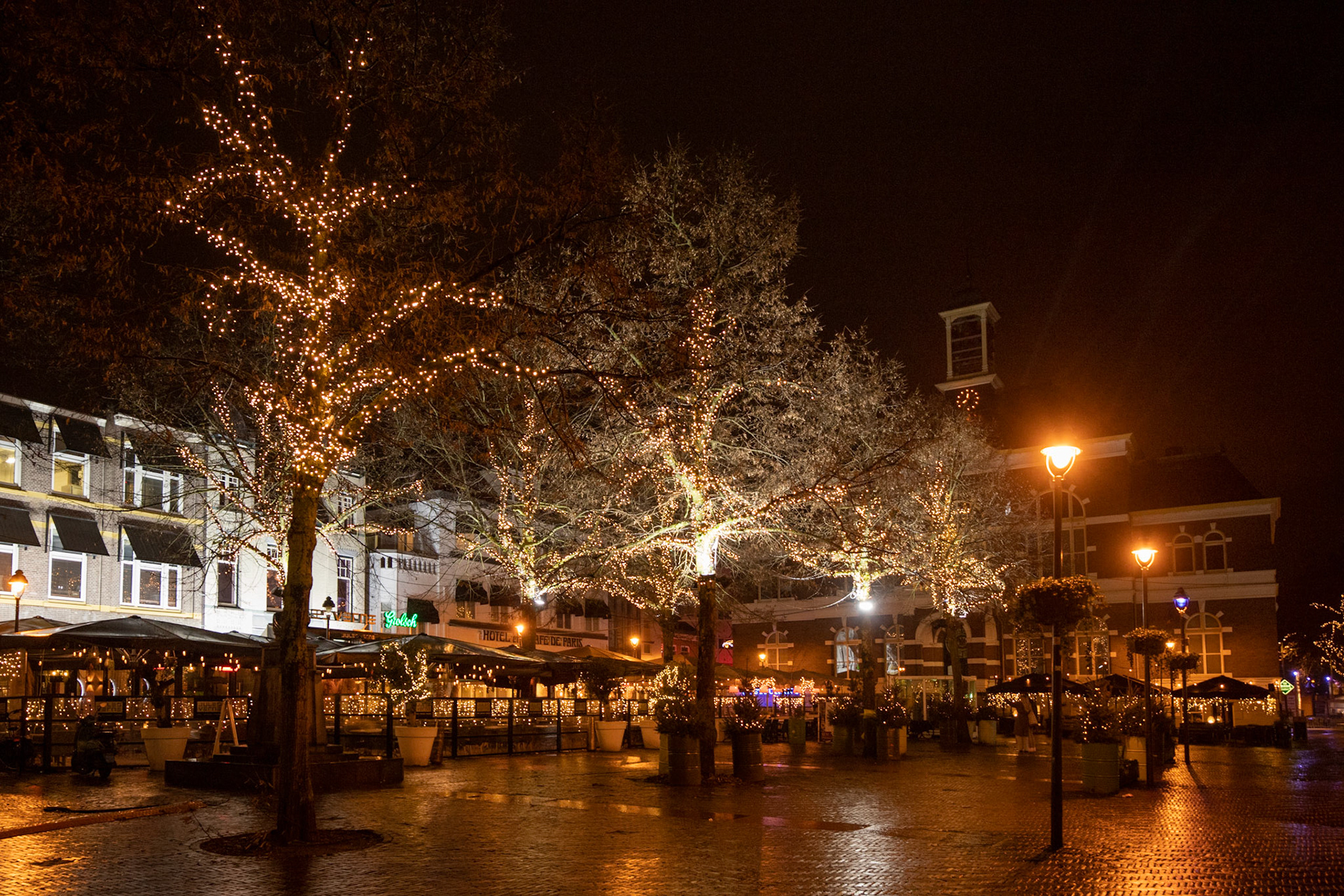 Het Raadhuisplein in kerstsfeer