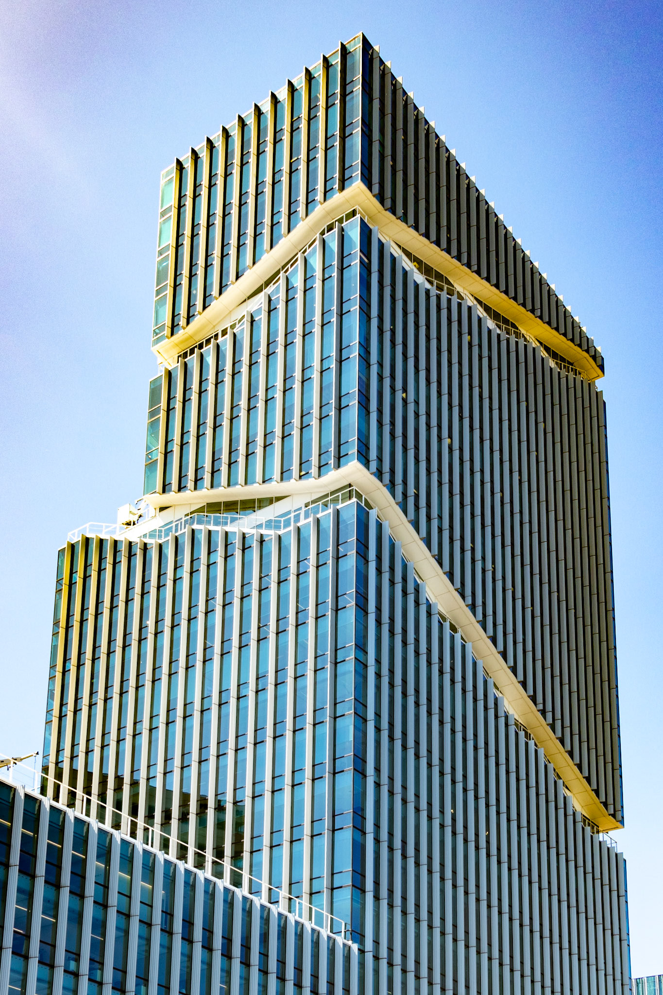 De vluchtwegen zijn fraai in het gebouw verwerkt