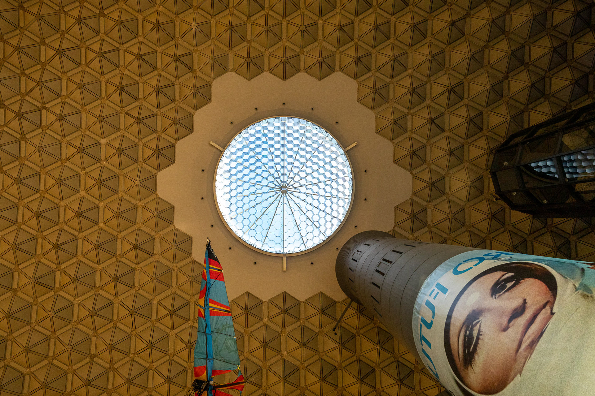 Het "oog" in de koepel van het Evoluon