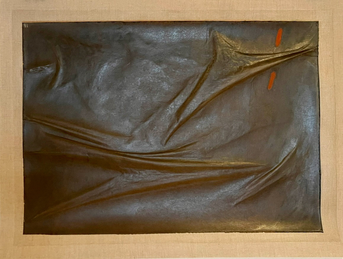 Modeliertes antikes-Papier, Teer und Oelfarbe auf Leinen