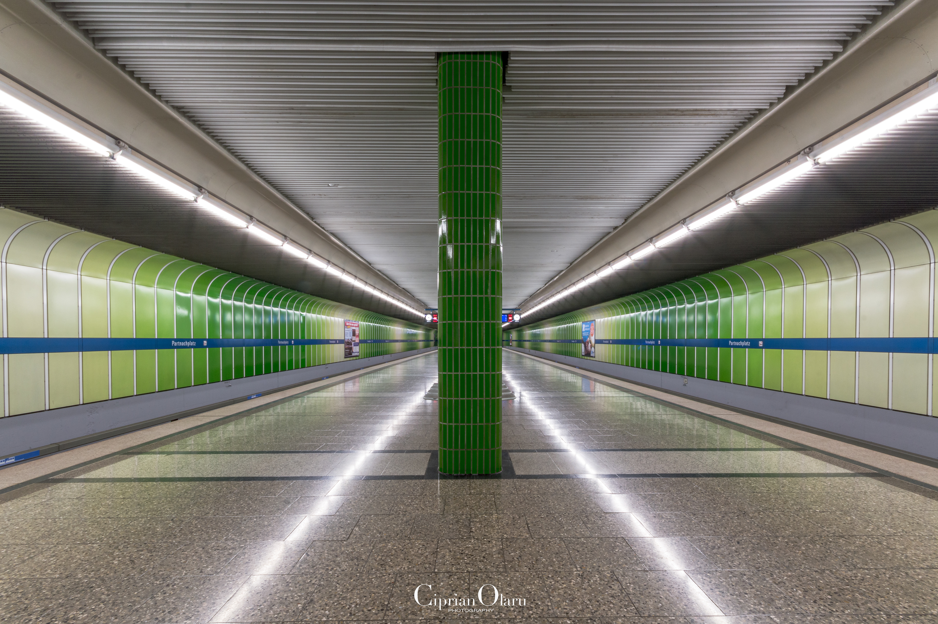 Partnachplatz U-Bahn-Station, München 2016
