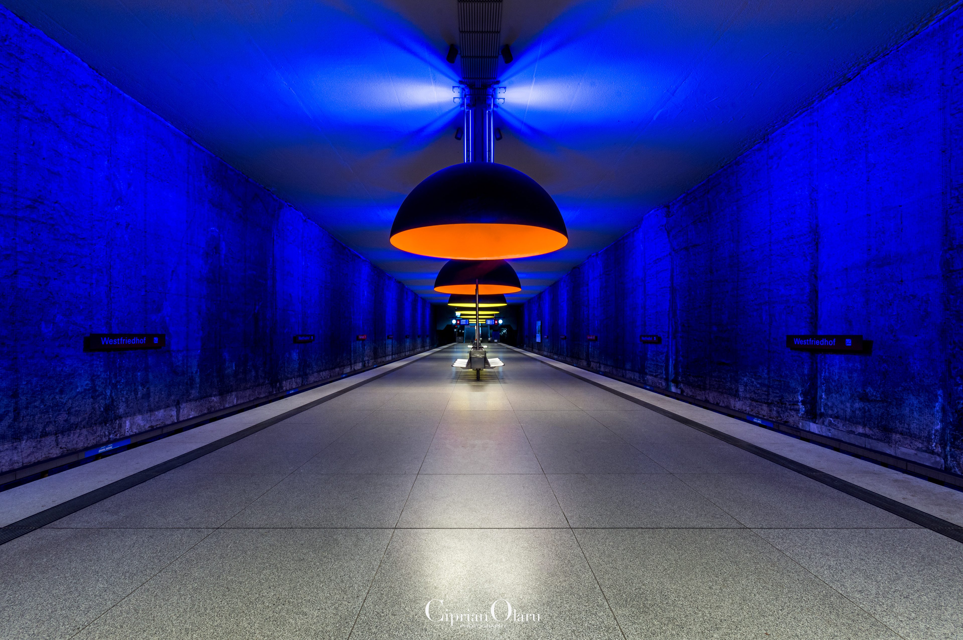 Westfriedhof U-Bahn-Station,  München 2016