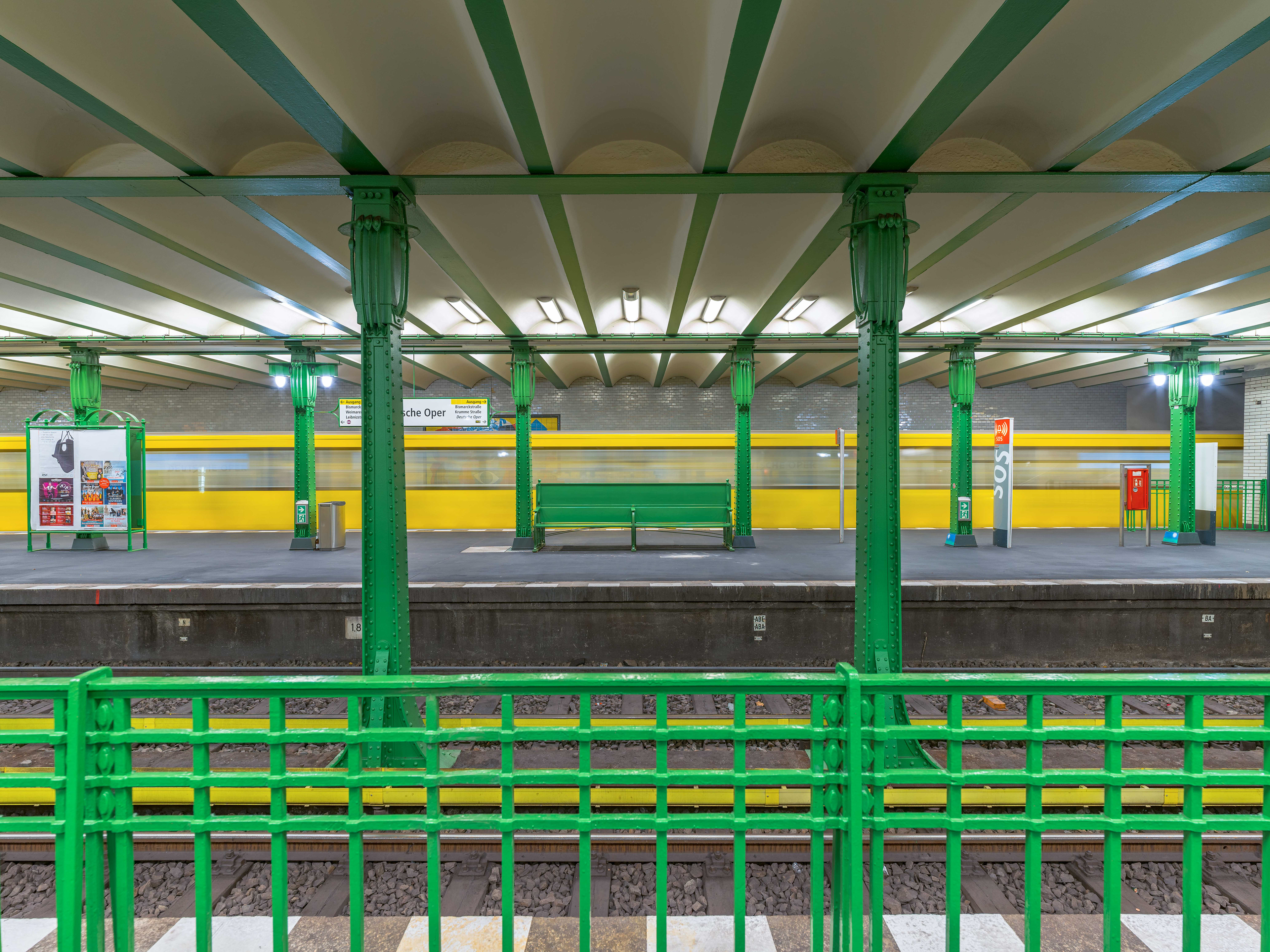 22 Deutsche Oper U-Bahn-Station, Berlin 2021
