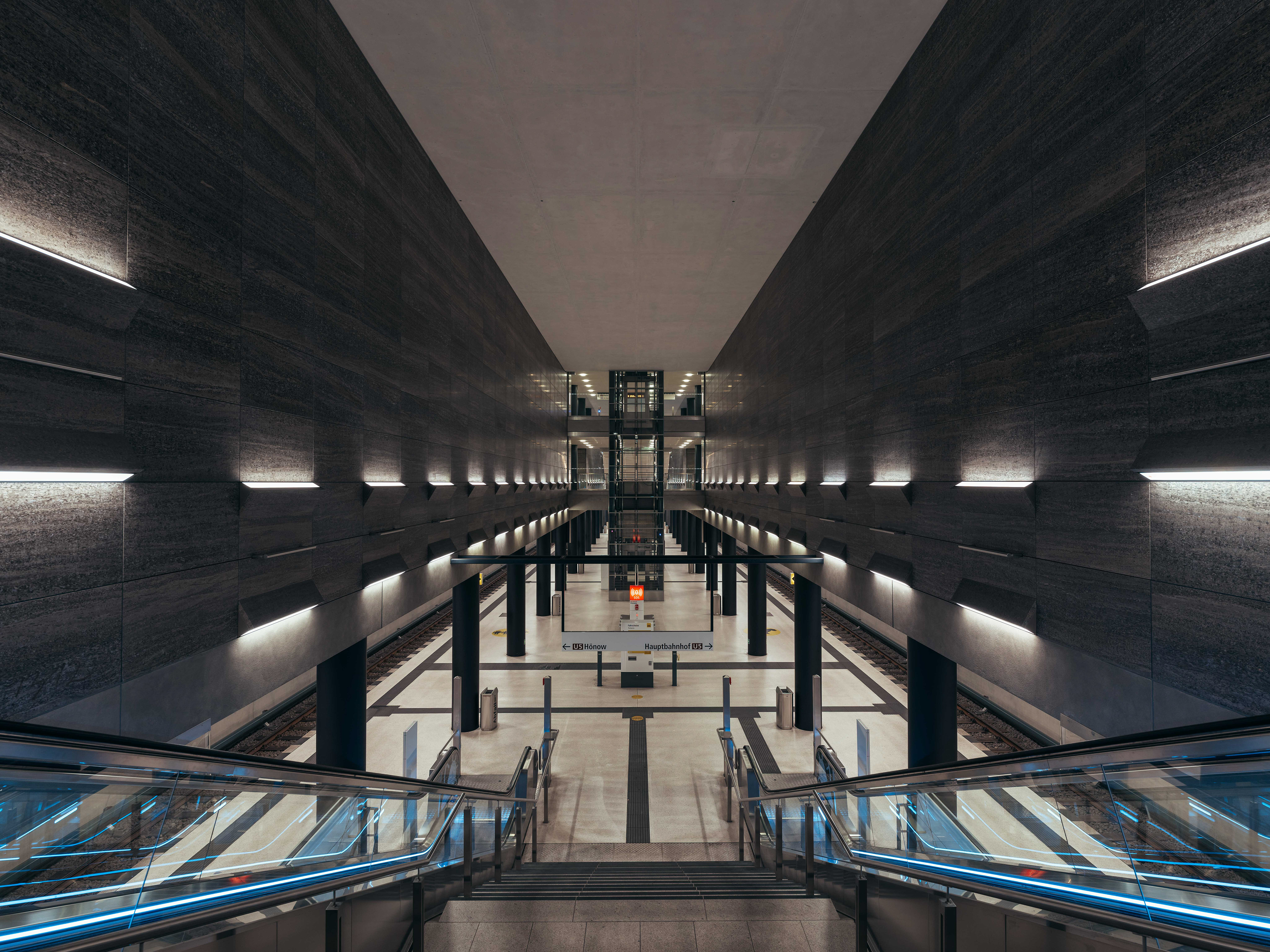 12 Unter den Linden U-Bahn-Station, Berlin 2021