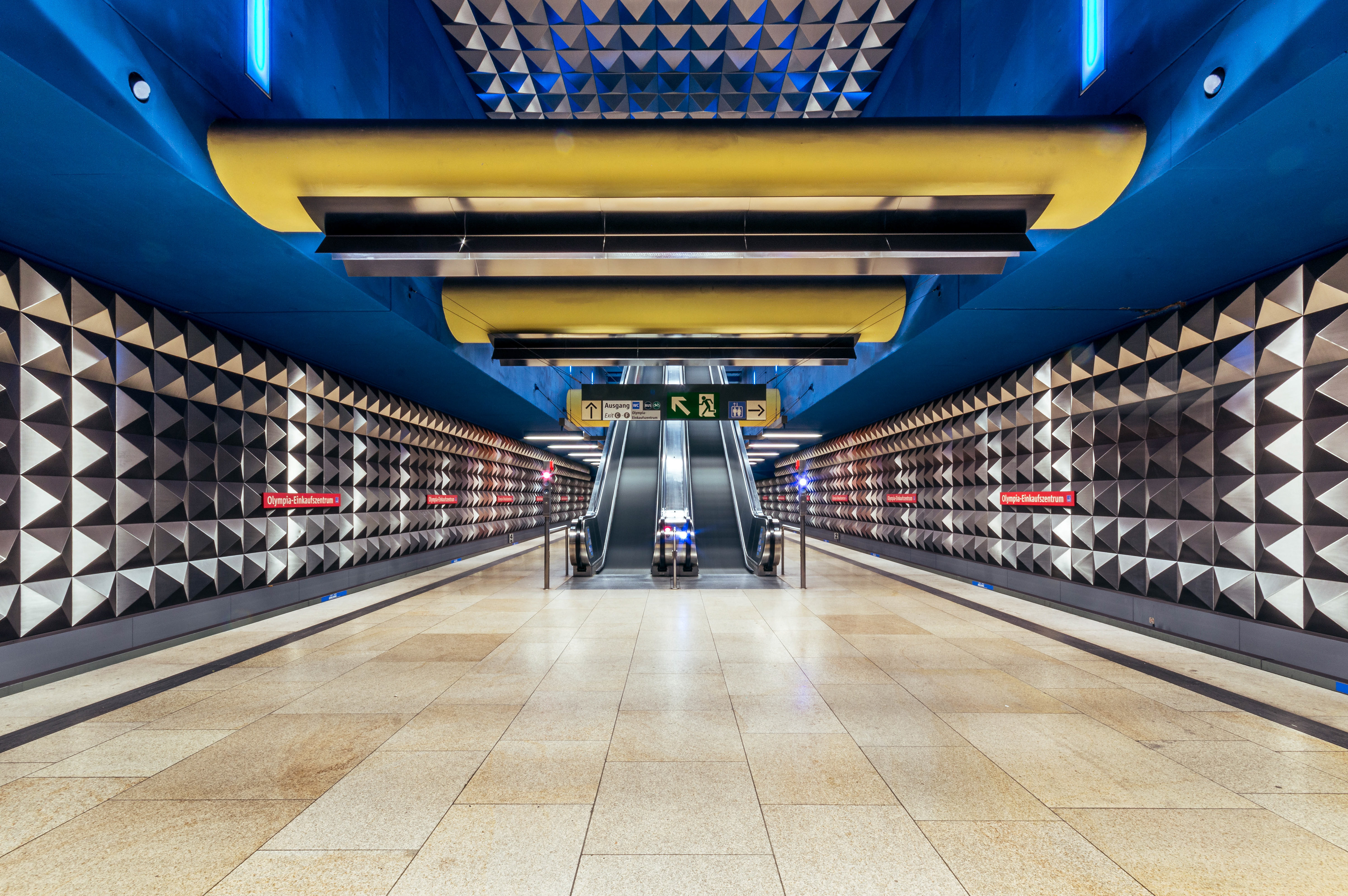 32 Olympia-Einkaufszentrum U-Bahn-Station, München 2016