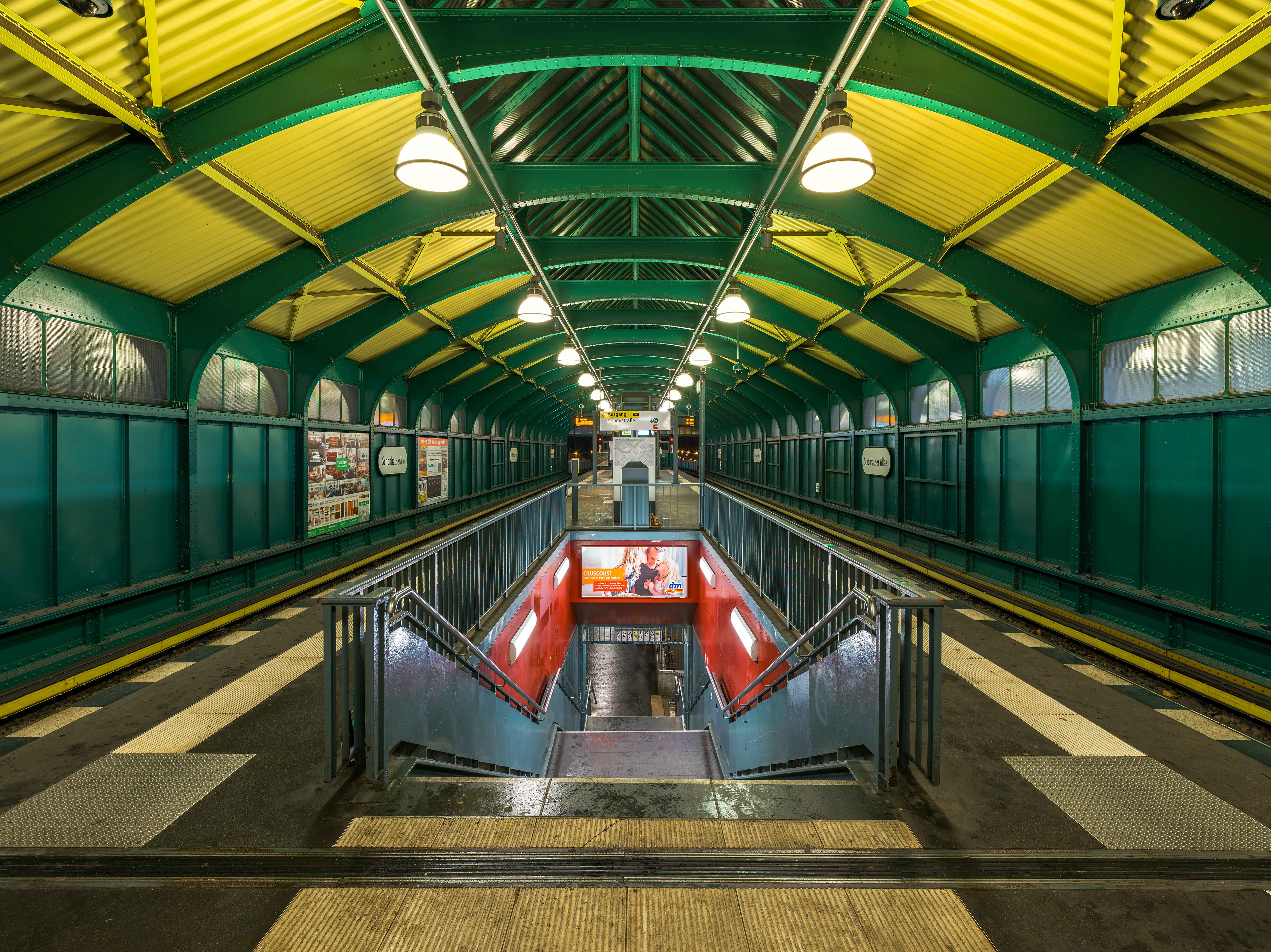 20 Schönhauser Allee U-Bahn-Station, Berlin 2021