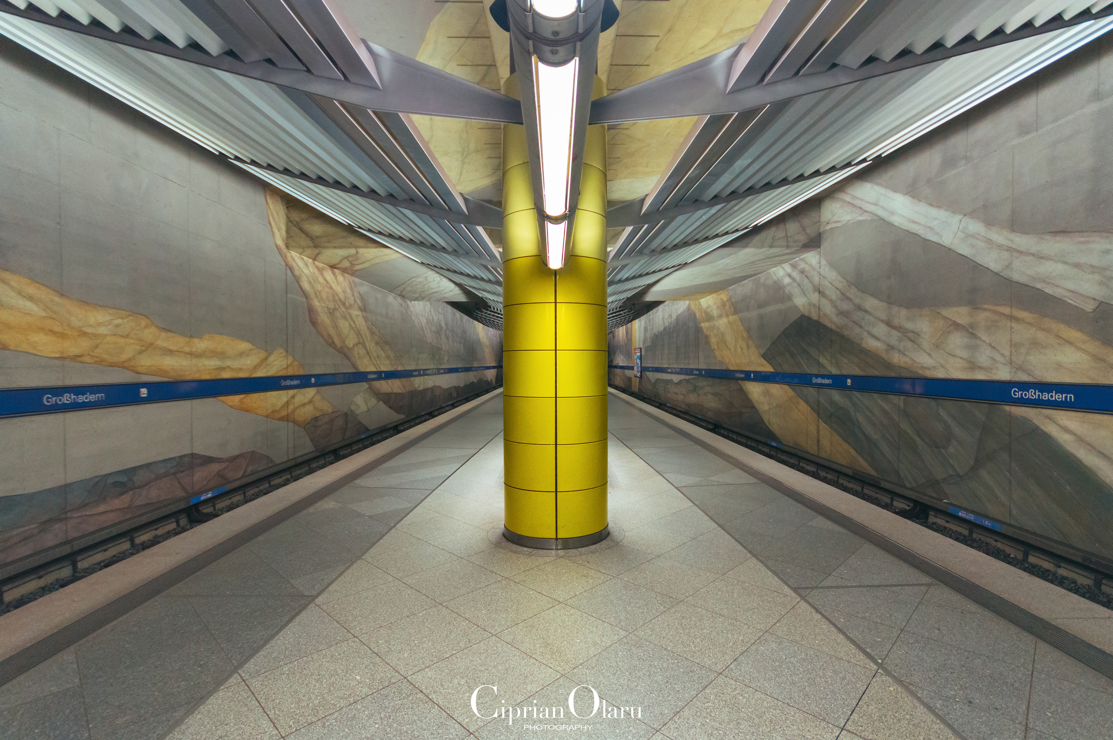 Großhadern U-Bahn-Station,  München 2016