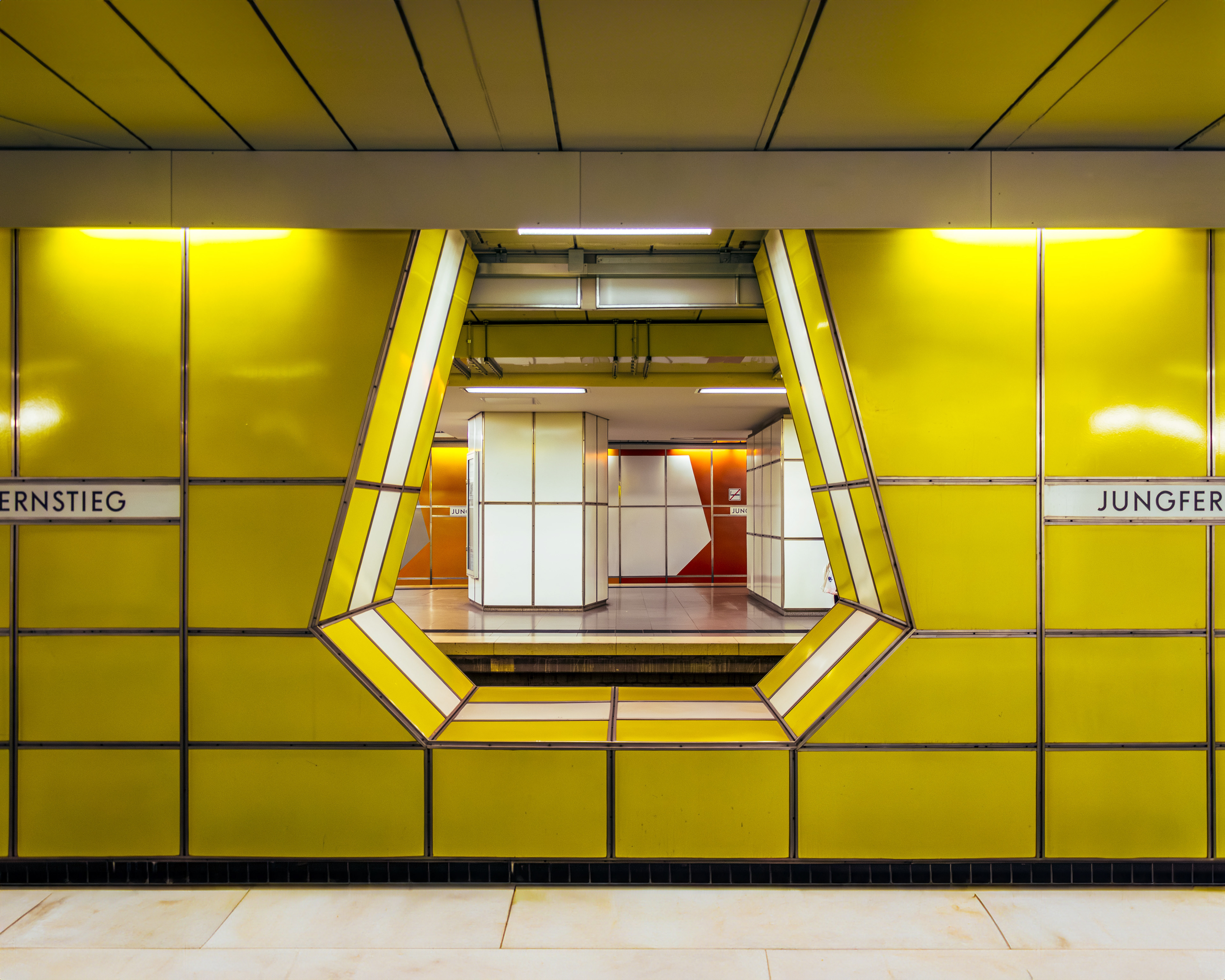 5 Jungfernstieg U-Bahn-Station, Hamburg 2013