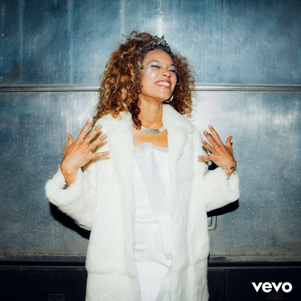 Vevo Izzy Bizu