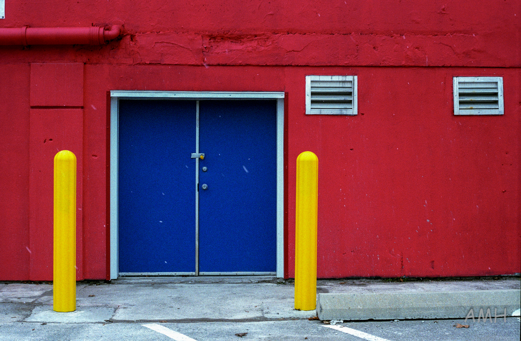 Nikon FE + 28mm Kodak Portra 400