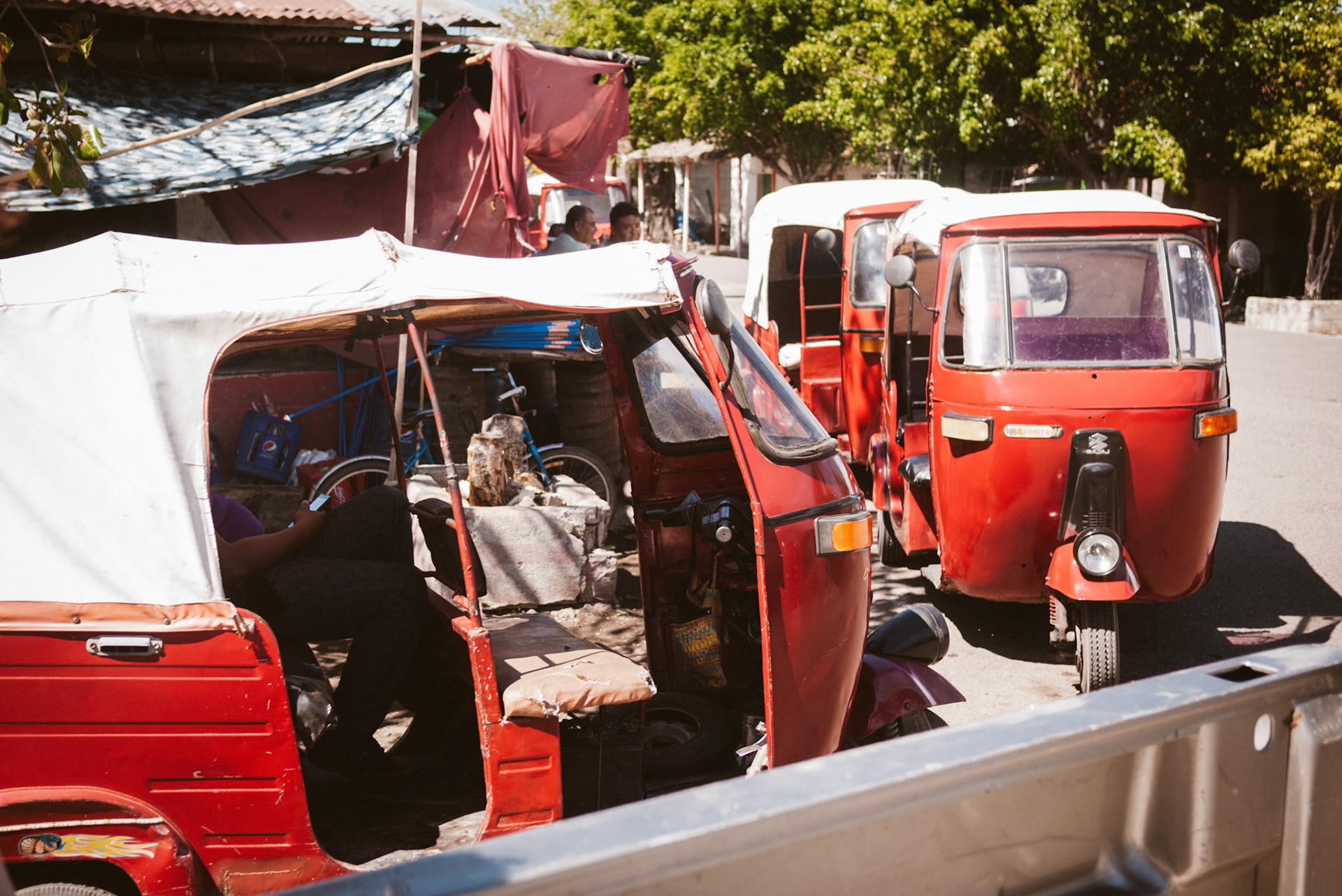 Tuk-Tuks lined up waiting to ferry passengers back and forth from Las Lisas.