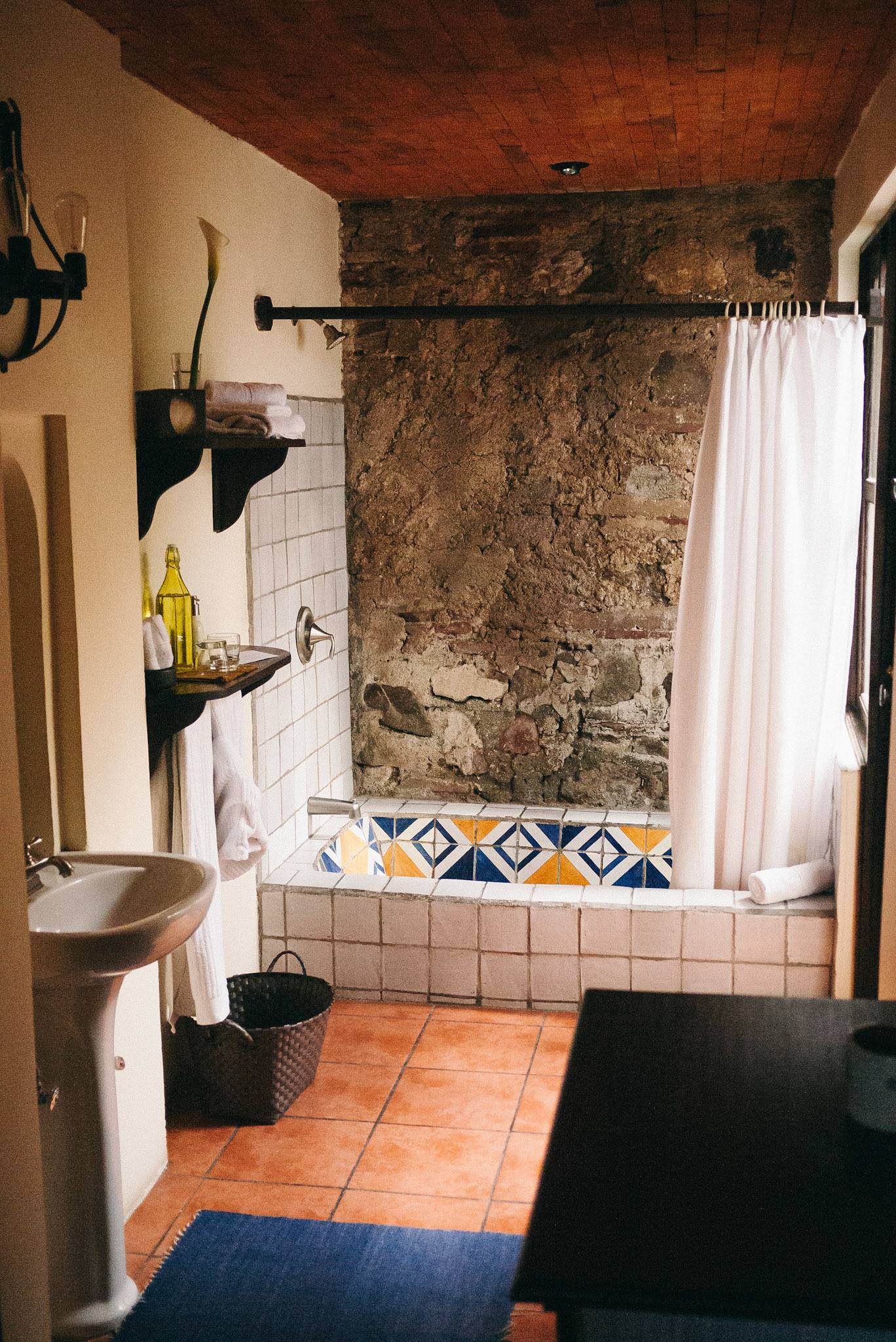 This bathroom, guys. This. Bathroom.