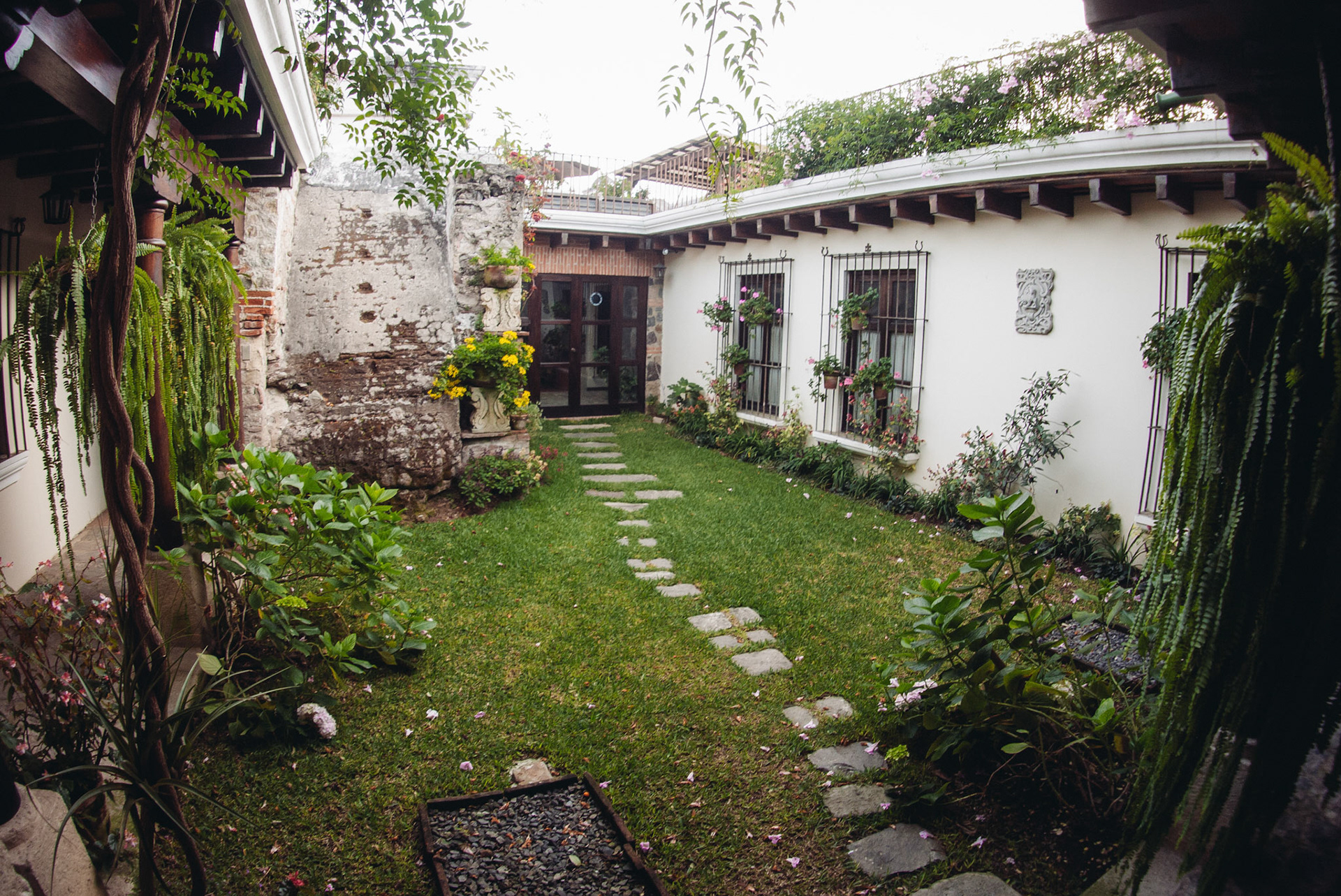 Last view of the courtyard in our hotel.