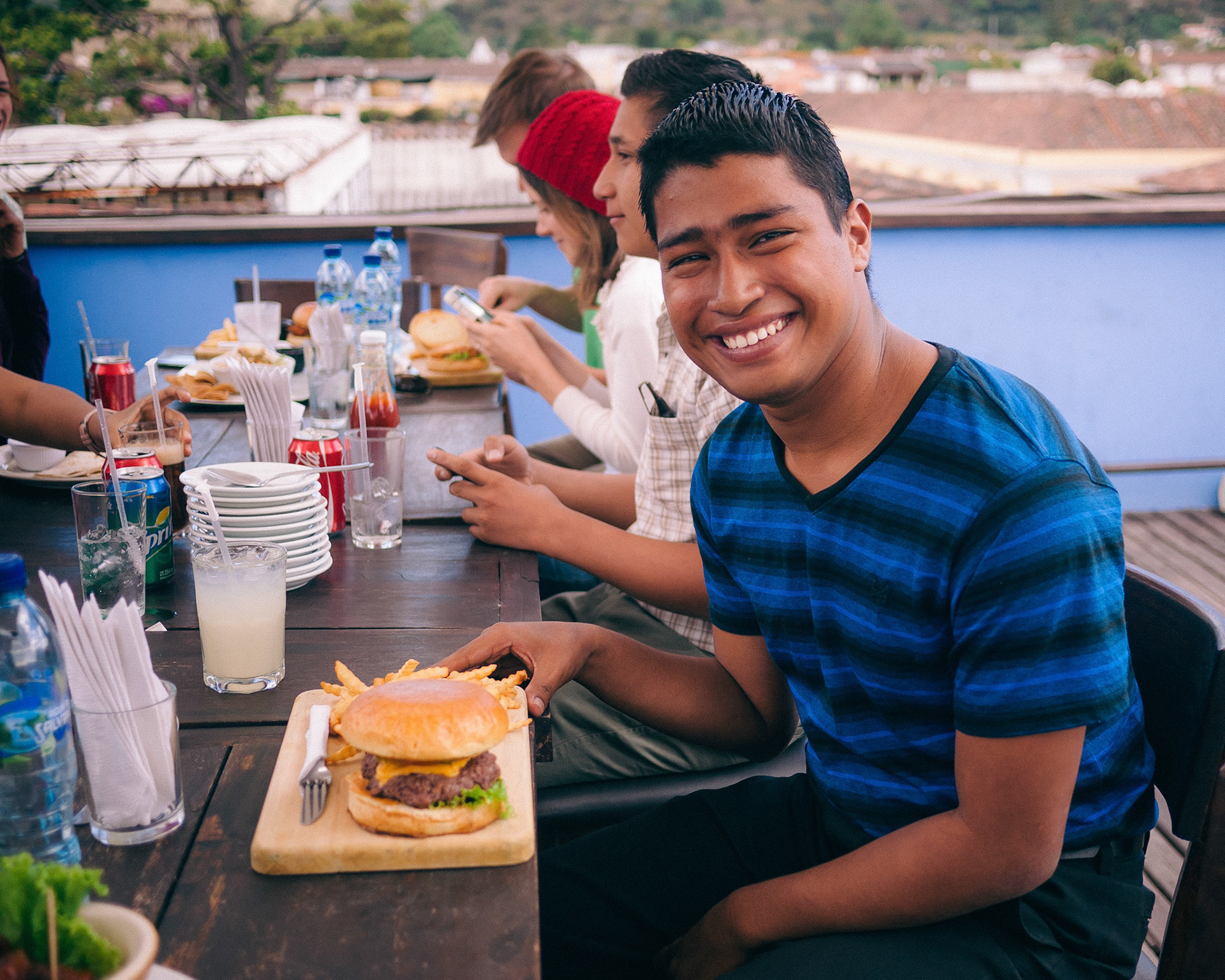 Harington was shy all week -- turns out all he needed was a big cheeseburge!