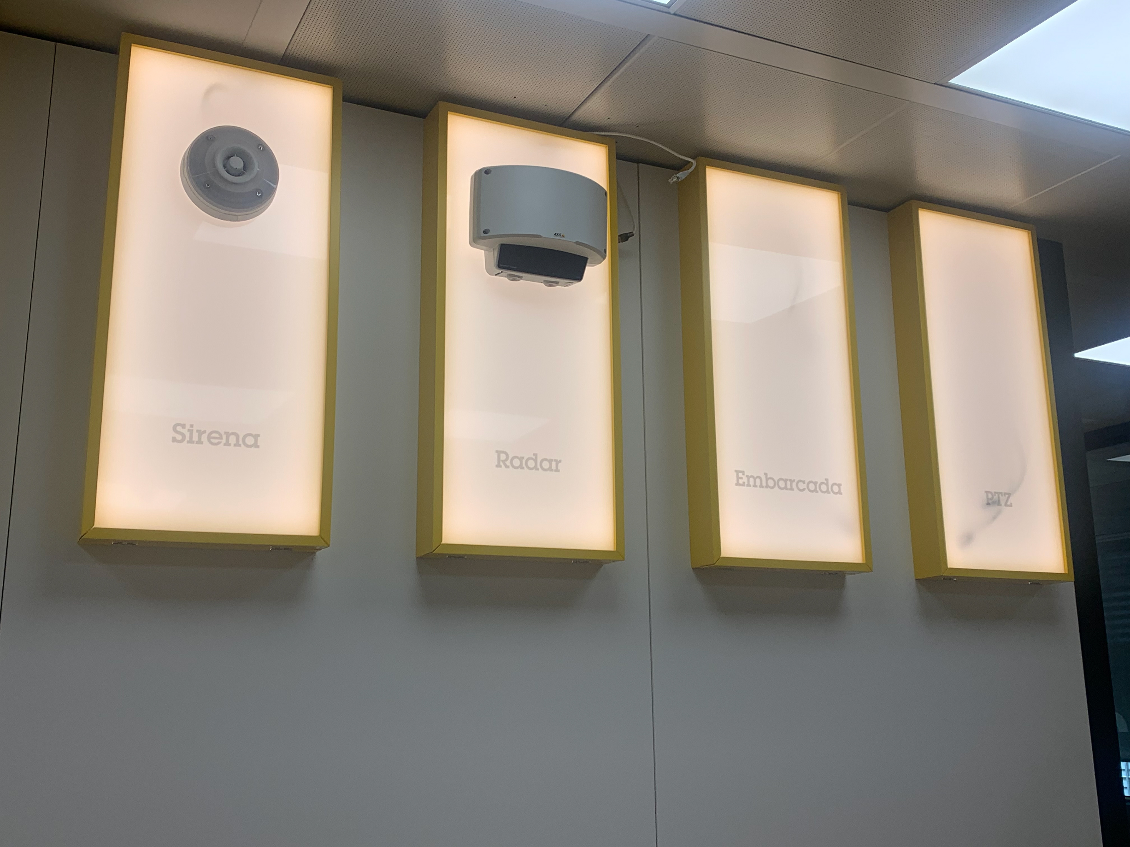 AXIS decoración oficinas - luminosos