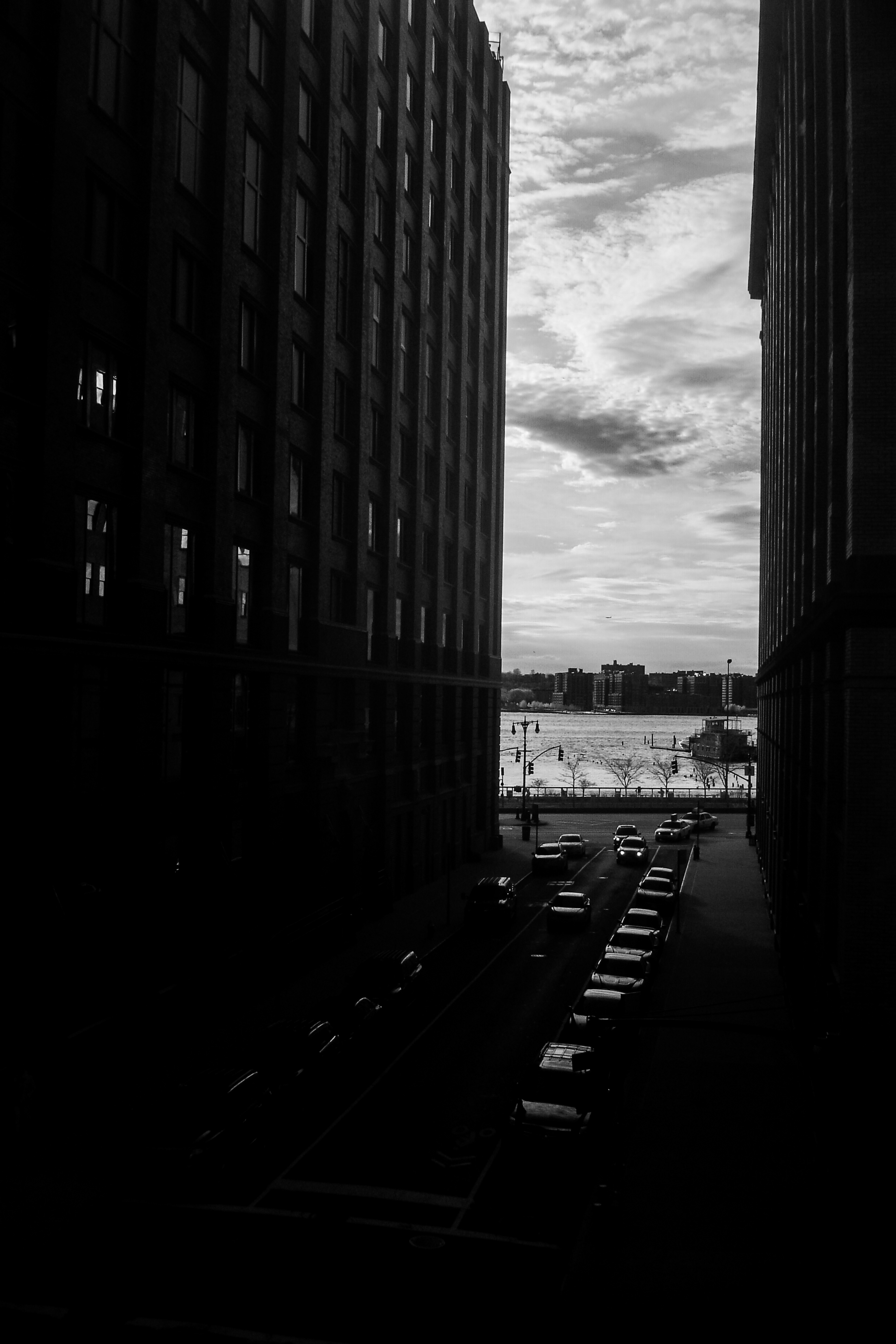 W 16th St